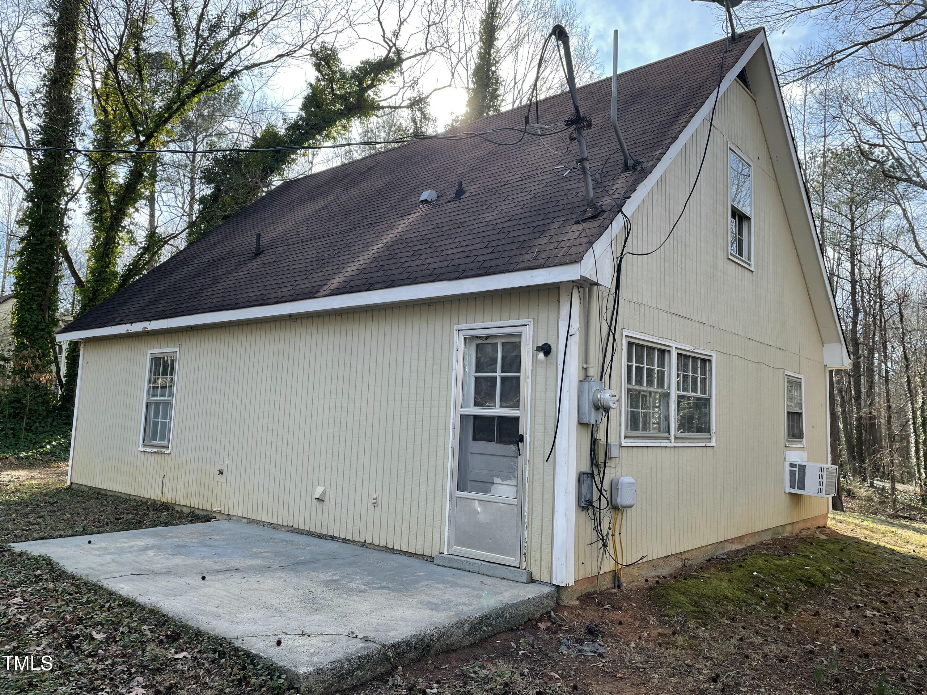 2324 Lonnie Circle