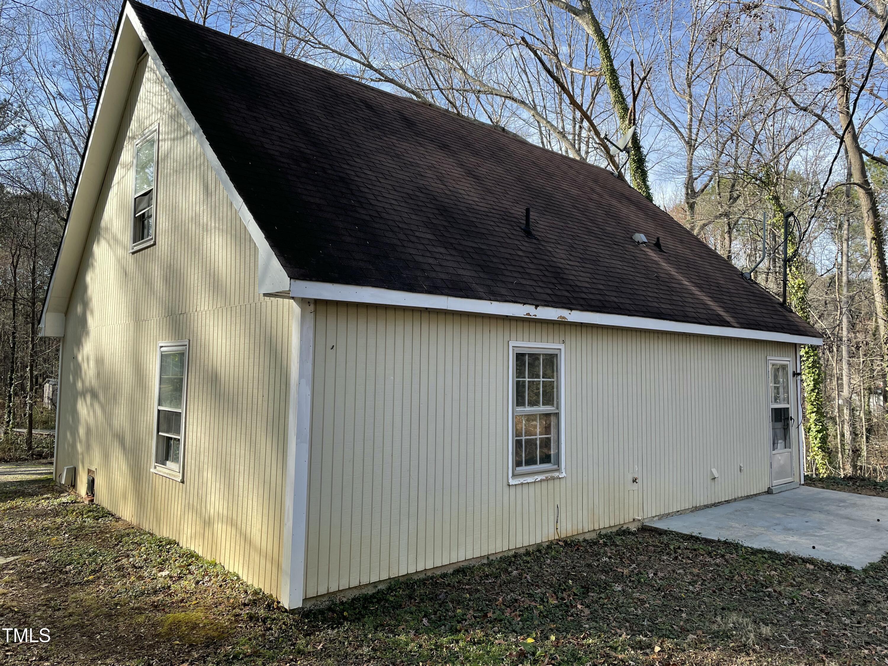 2324 Lonnie Circle