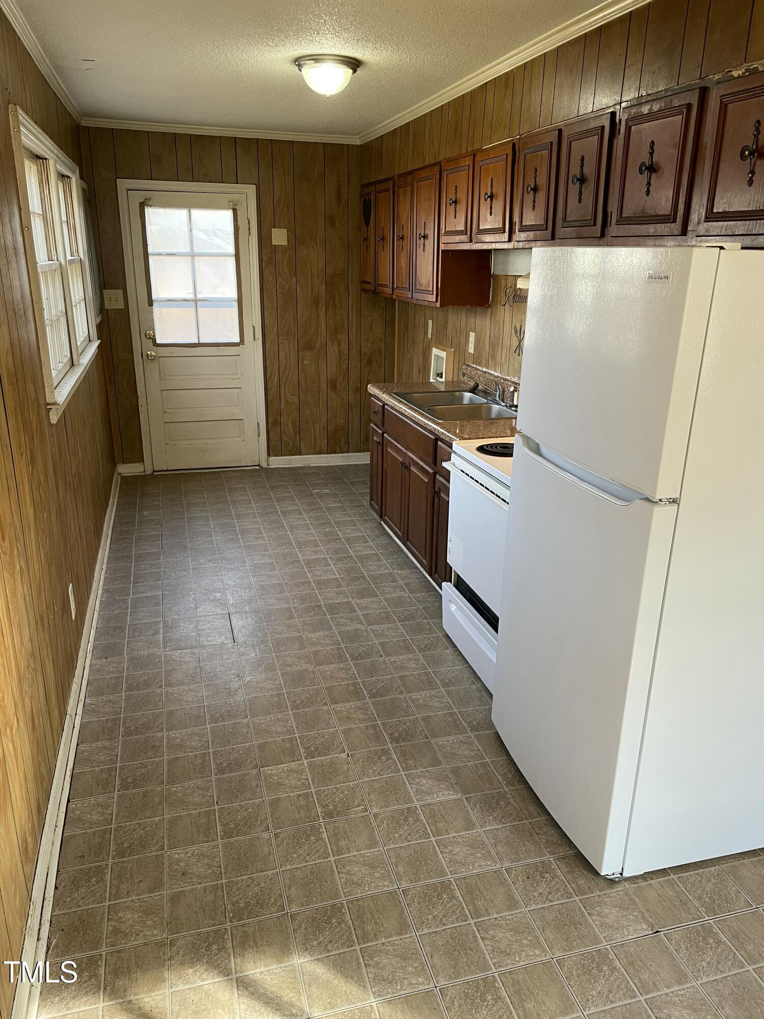 2324 Lonnie Circle