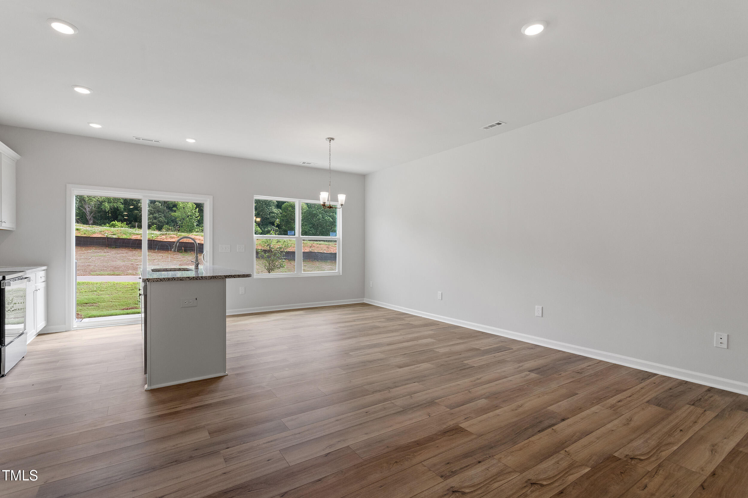 152 Central Townes Way 285