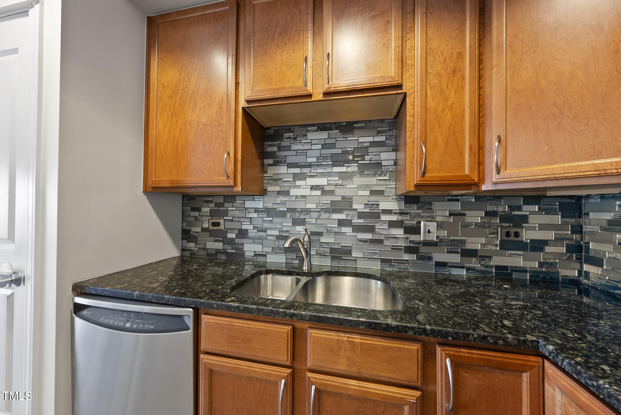 222 Glenwood Avenue 703