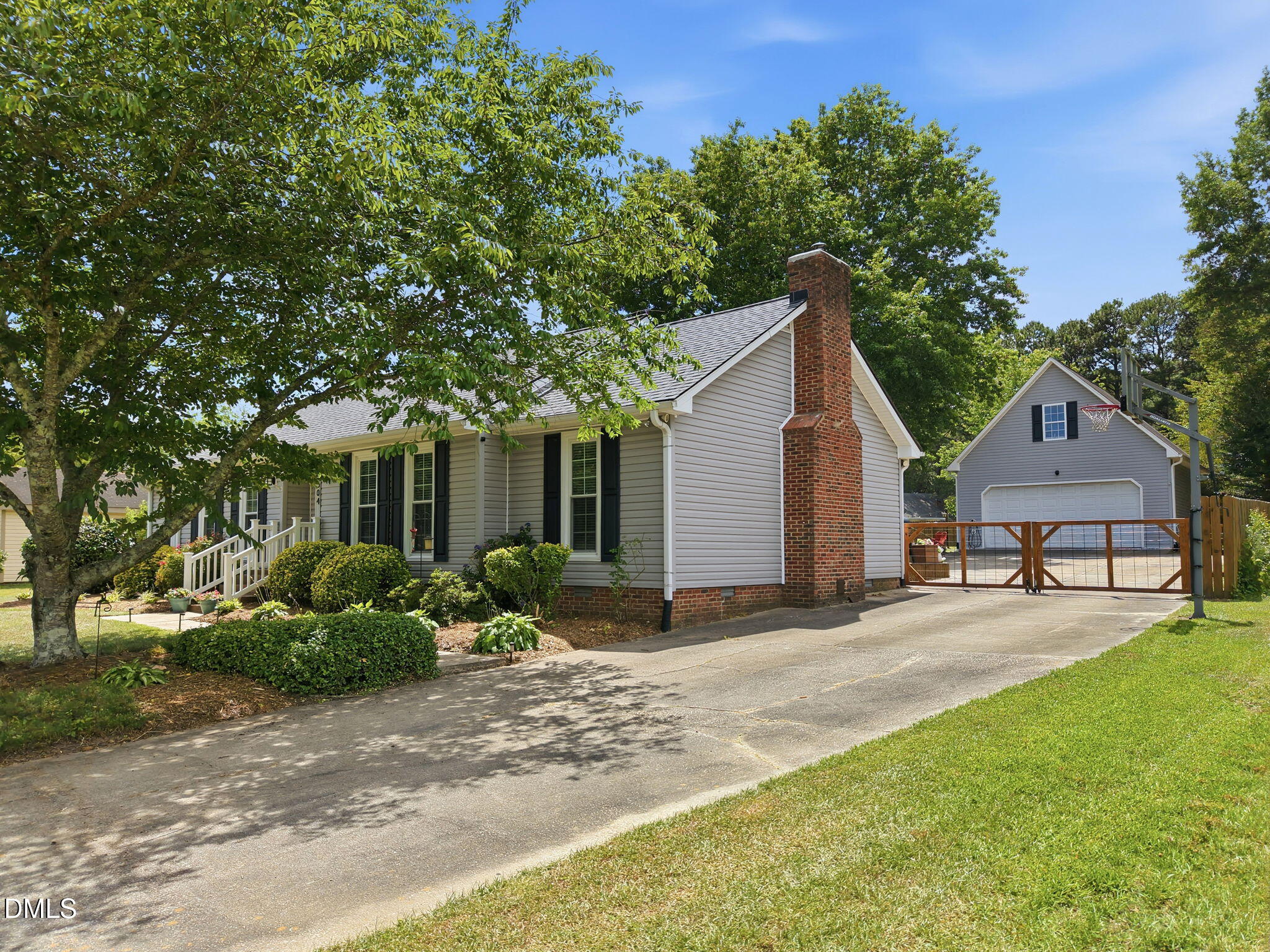 504 Commander Drive