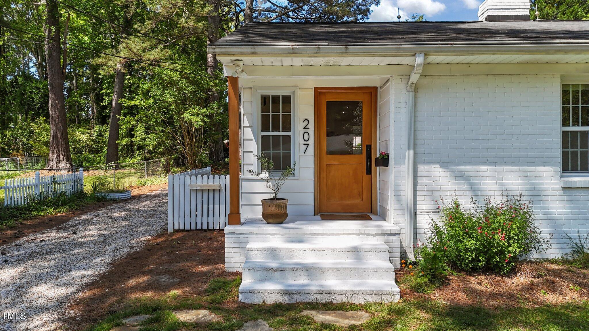 207 N Aiken Street