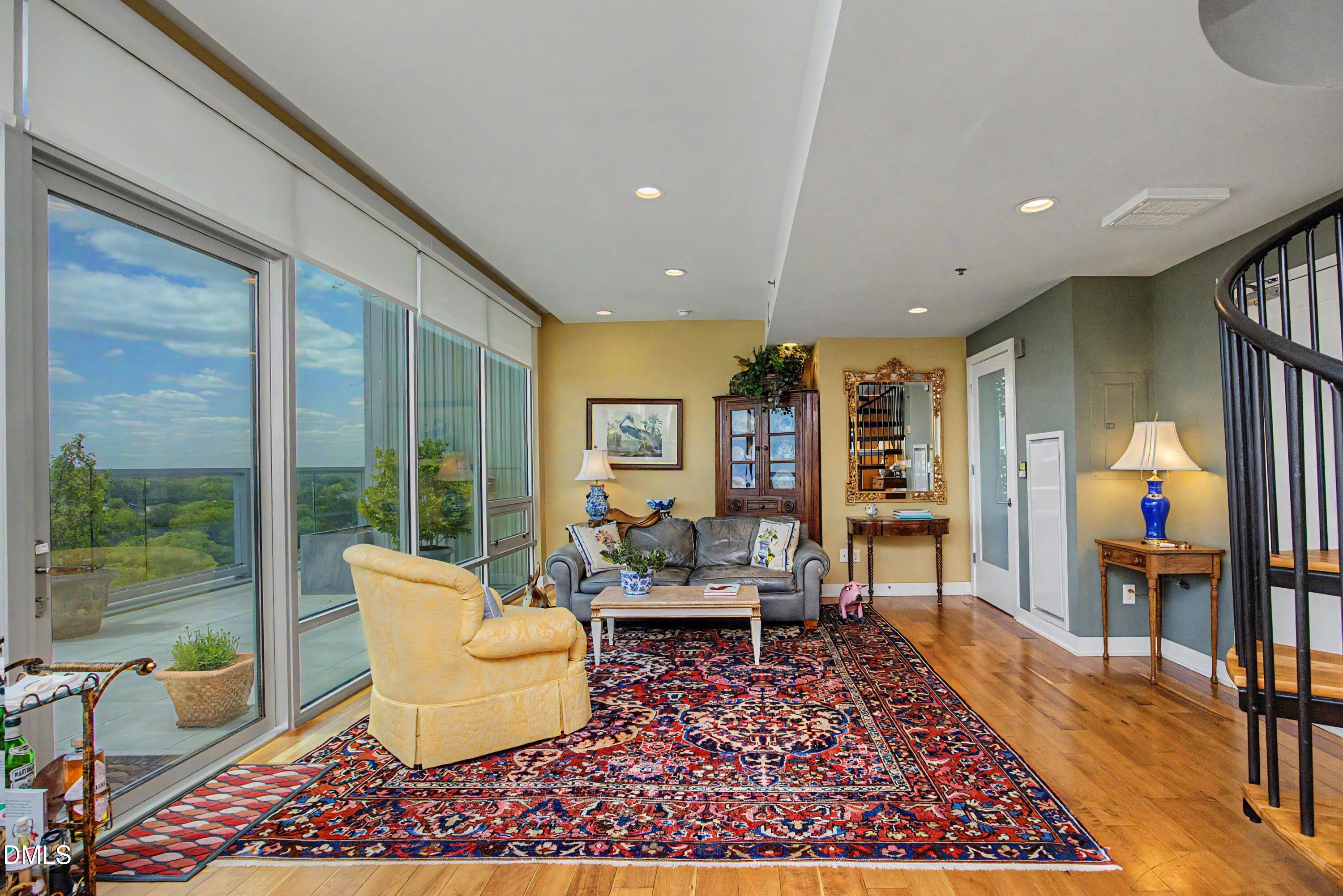 601 W Rosemary Street Unit 905