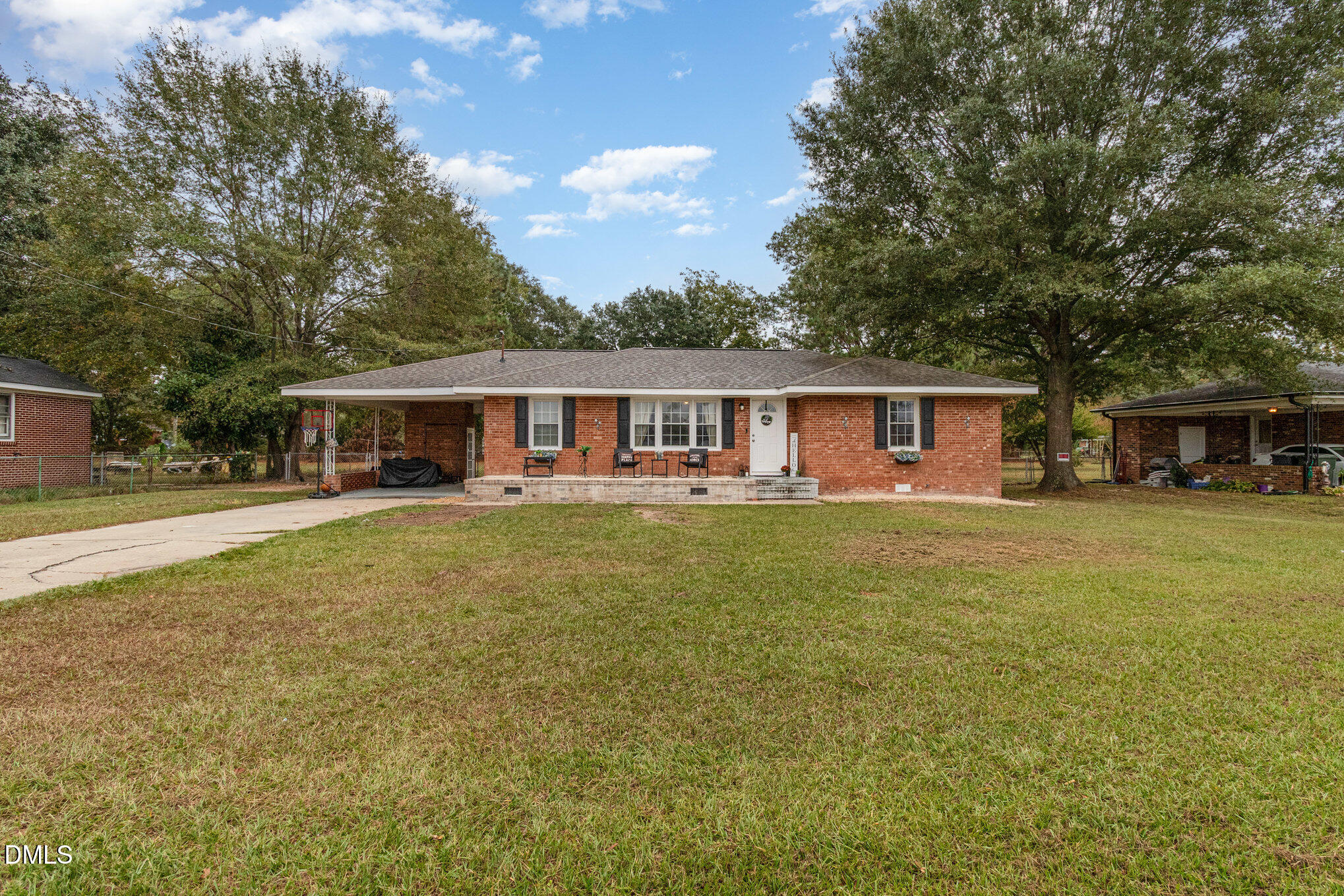 2004 S John Street Street