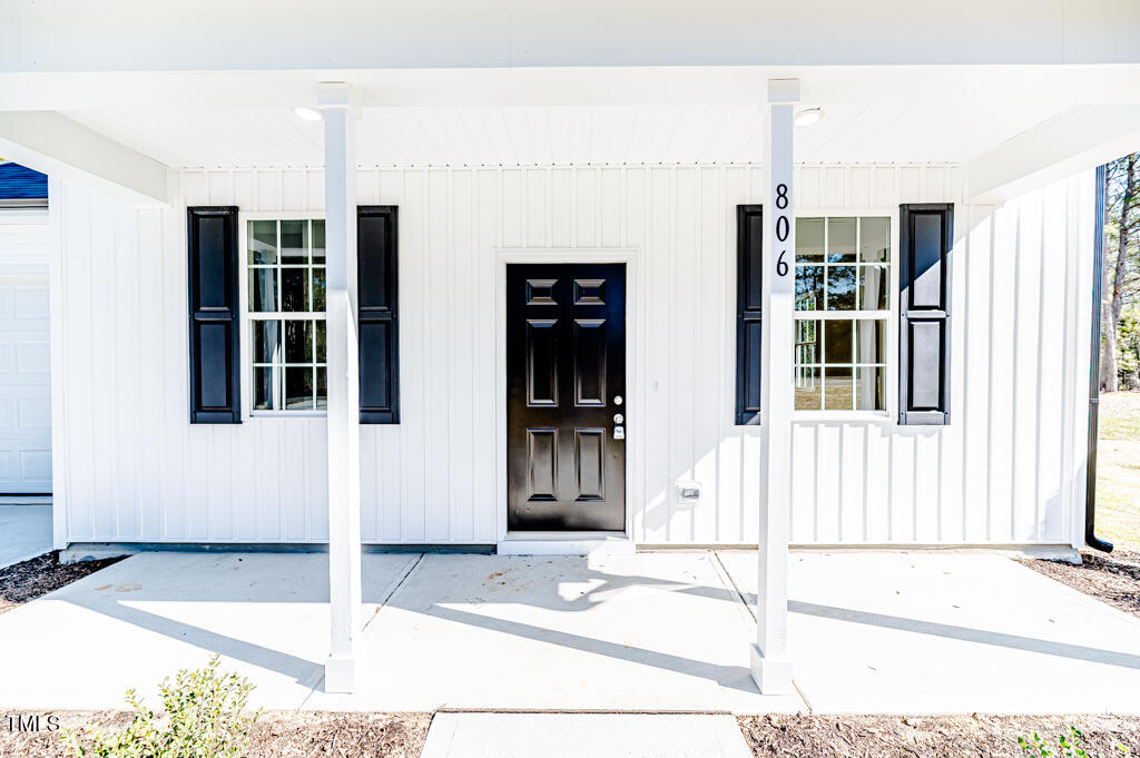 806 Roberts Road