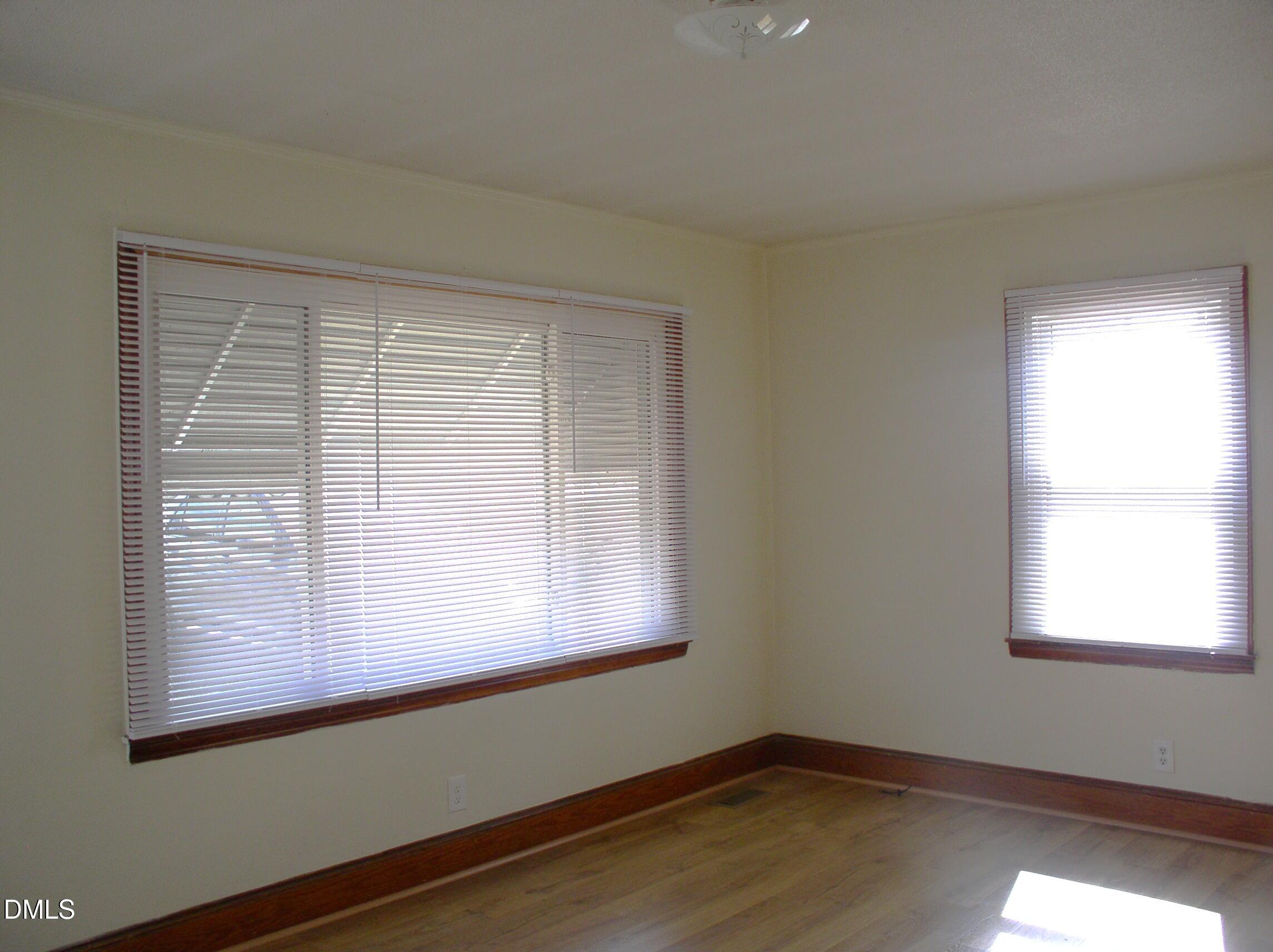 1061 N Pinkston Street