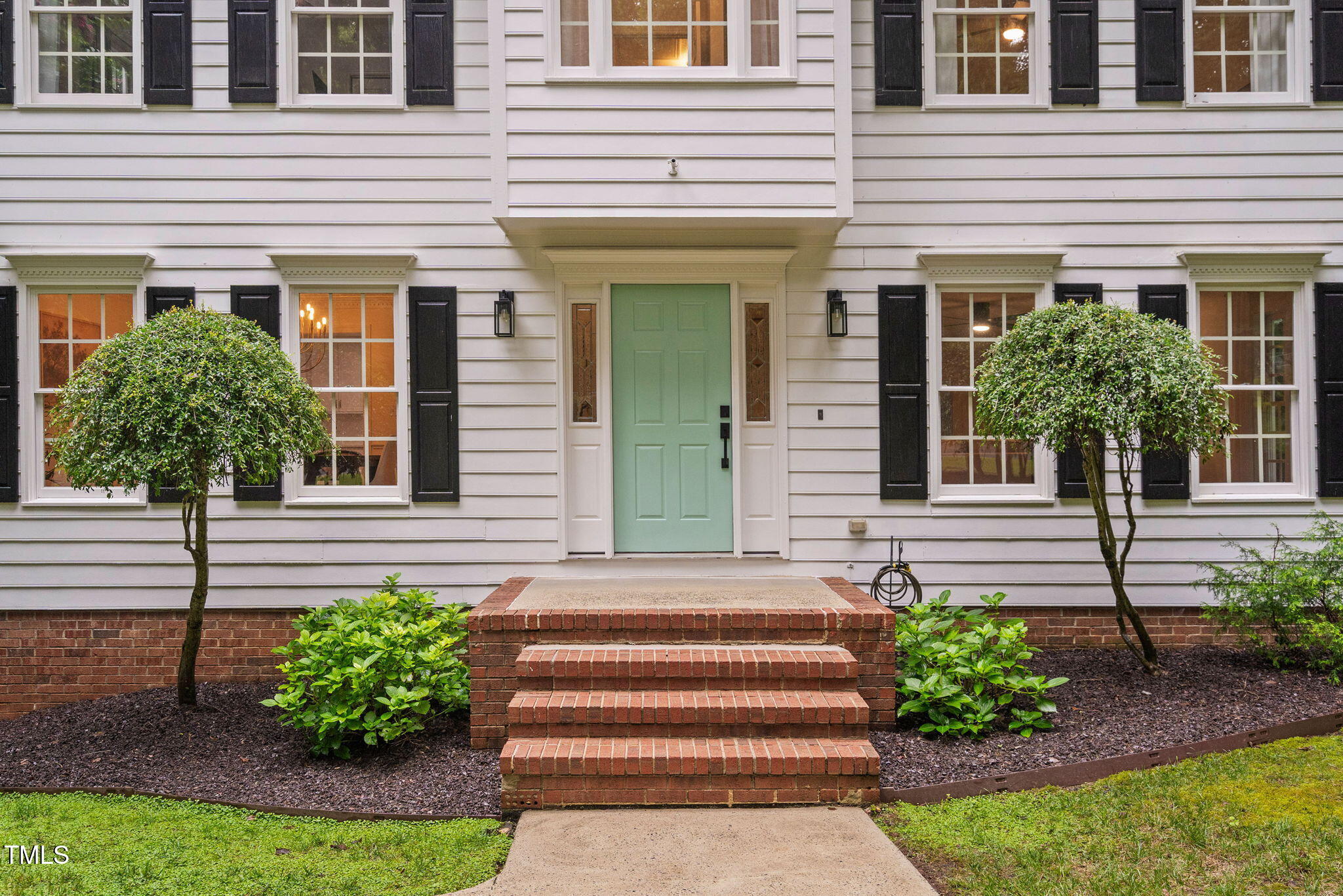 102 Captains Court