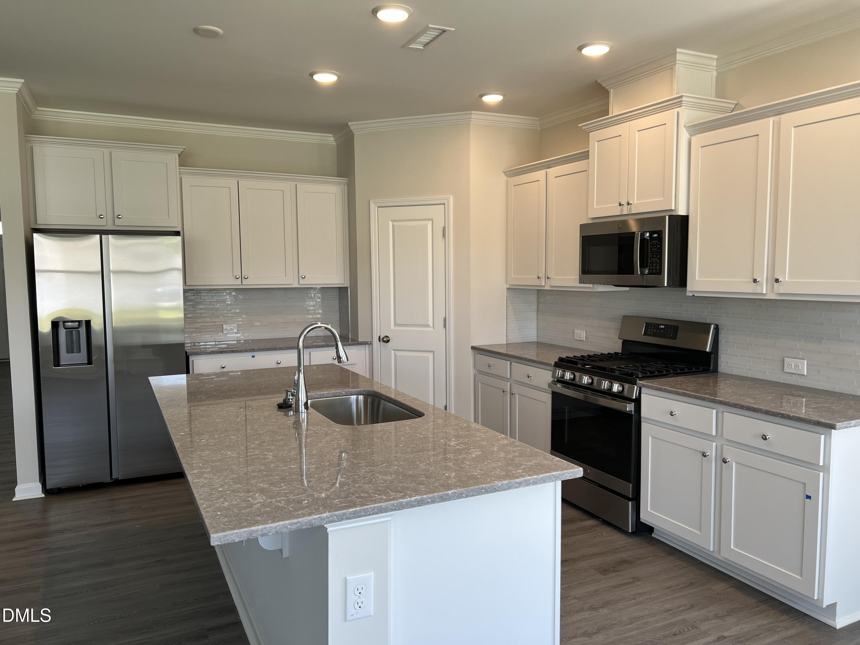 262 Streamliner Boulevard