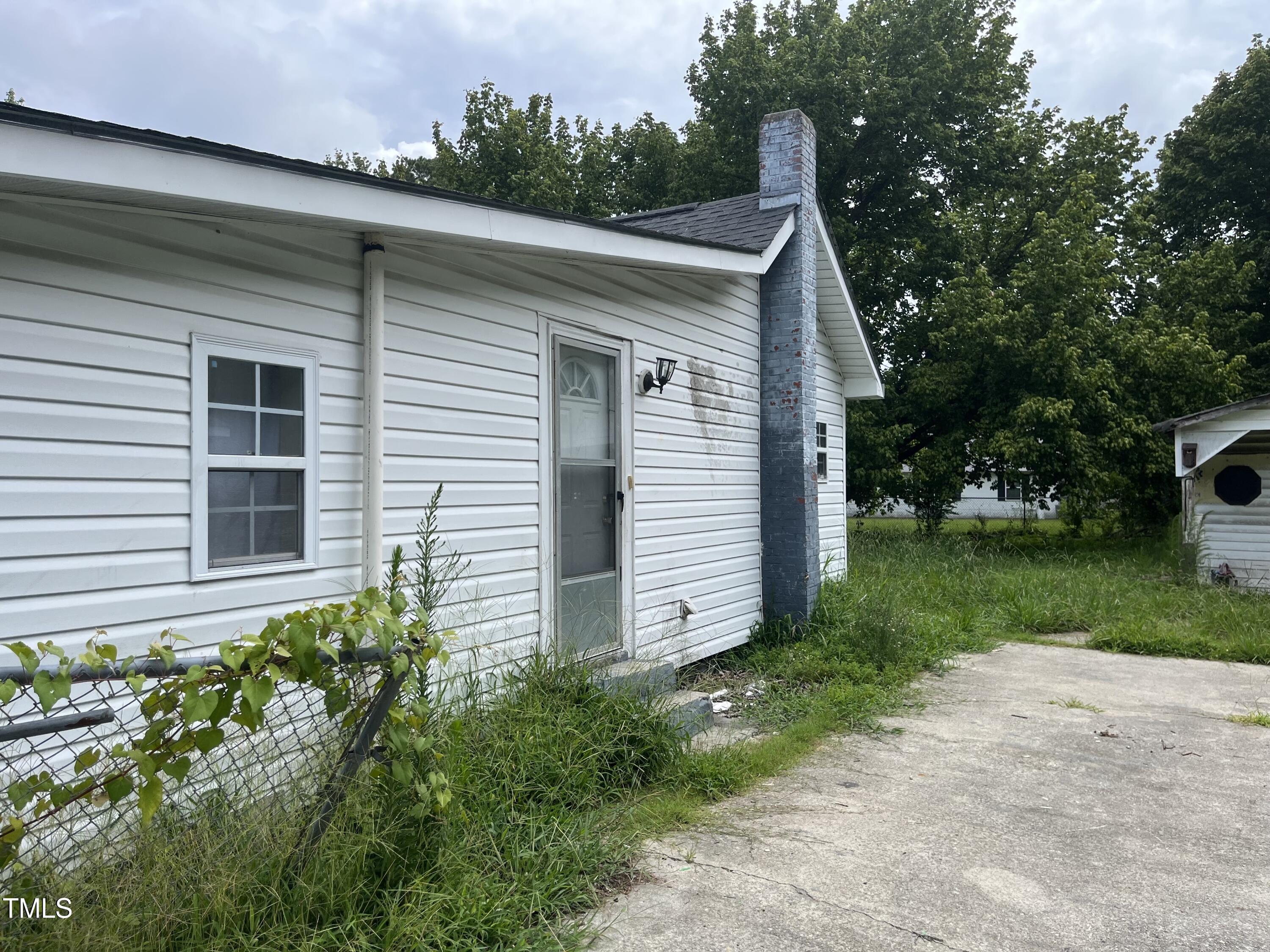 401 E Railroad Street