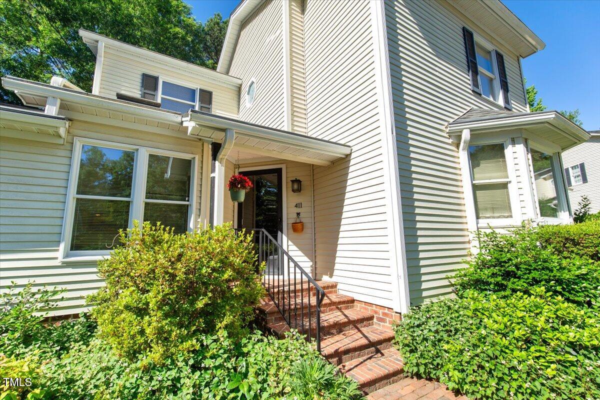 411 Brampton Close