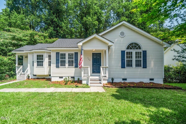 725 E MAPLE LN, FUQUAY VARINA, NC 27526 - Image 5fe504b29d274bb94b2a7f4cdd2f2fc1/2636927549