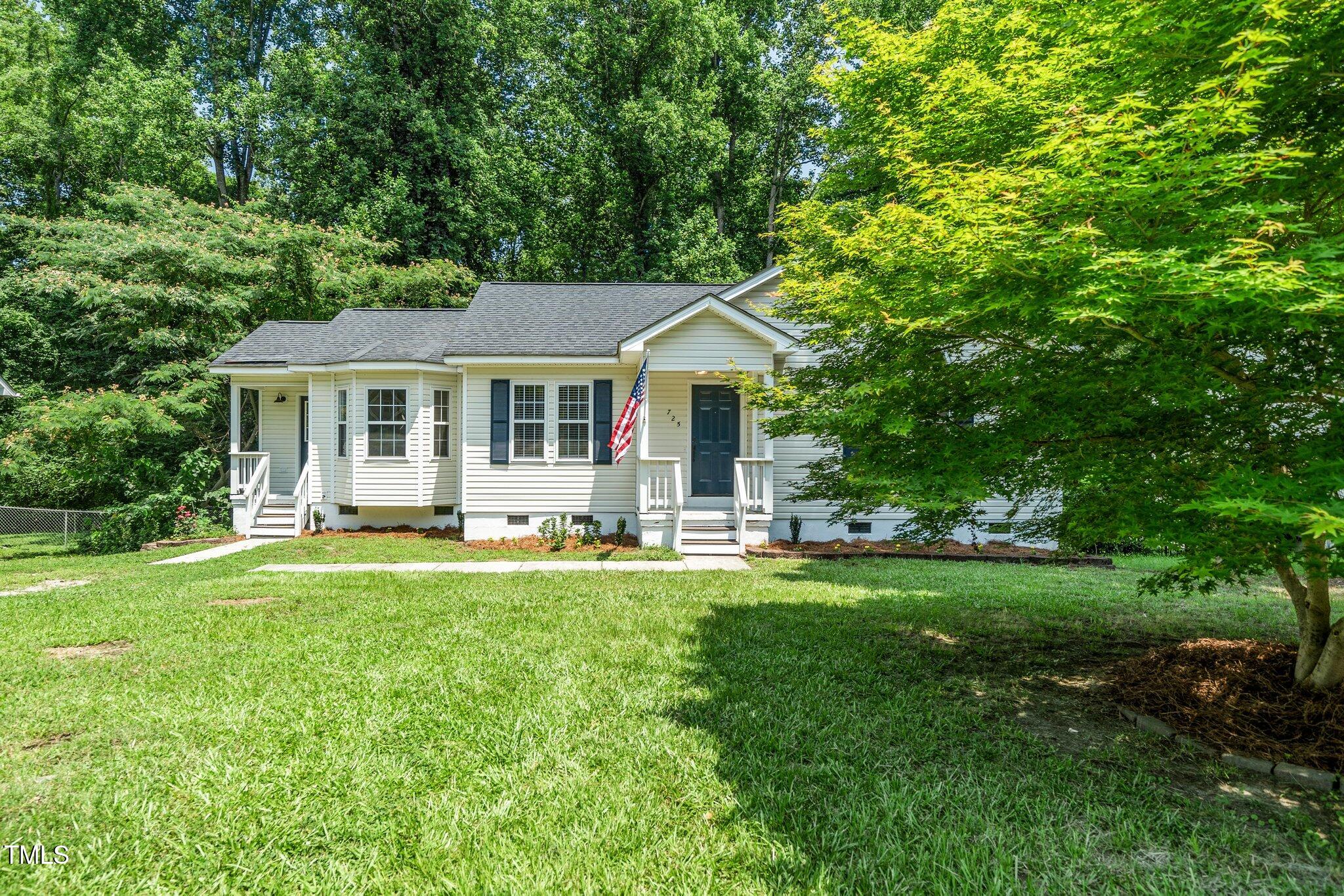 725 E Maple Lane