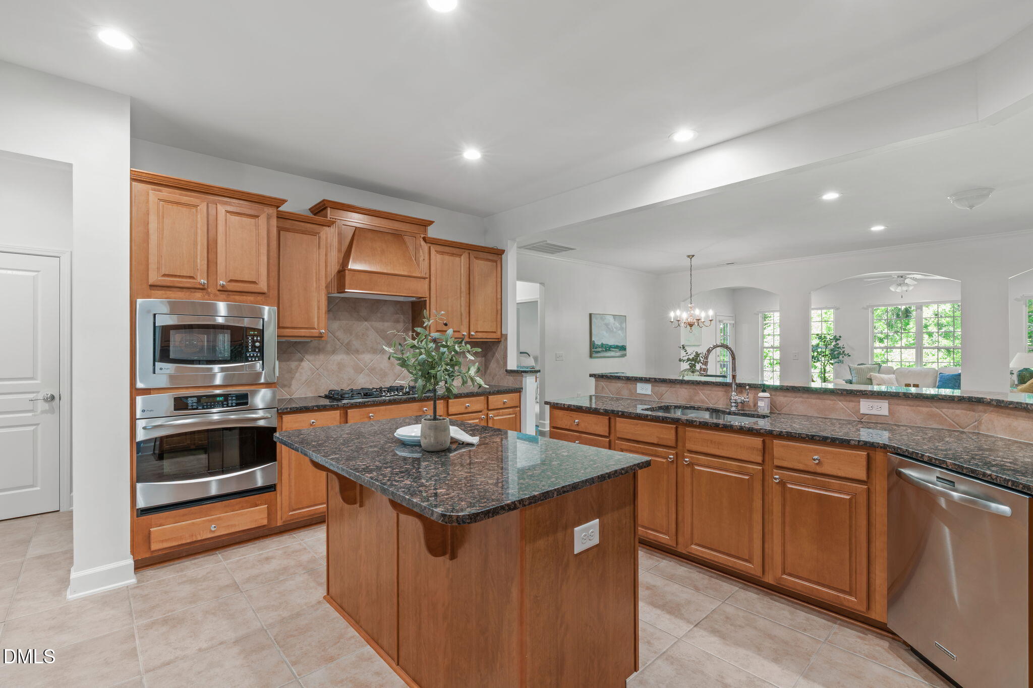 1424 Marsalis Way