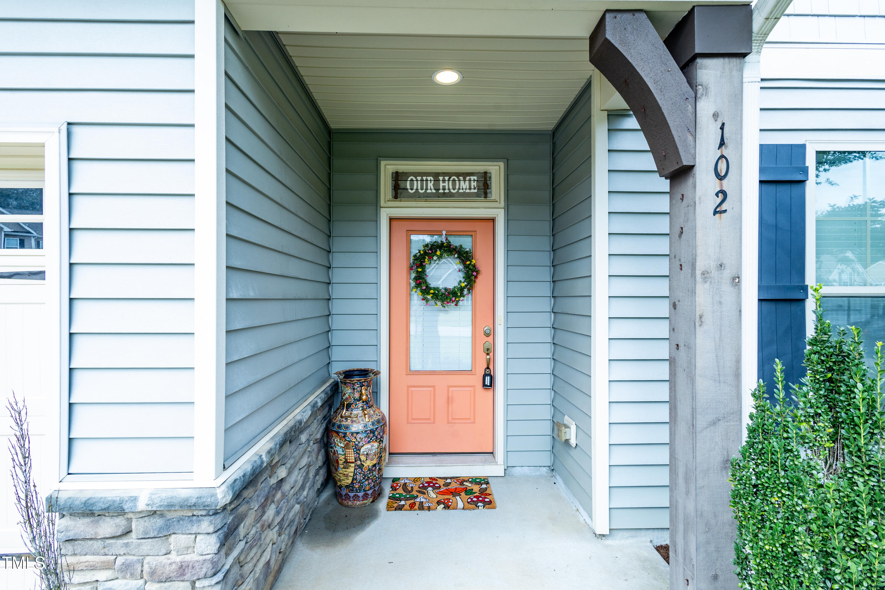 102 N Porcenna Lane