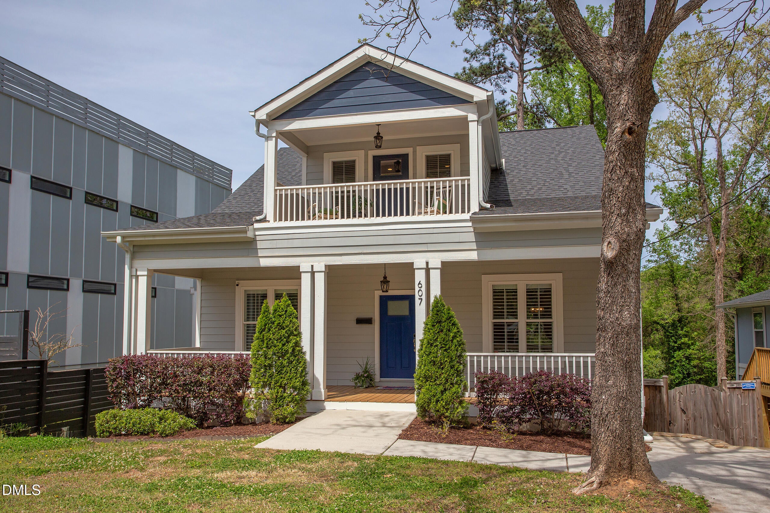 607 Lee Street