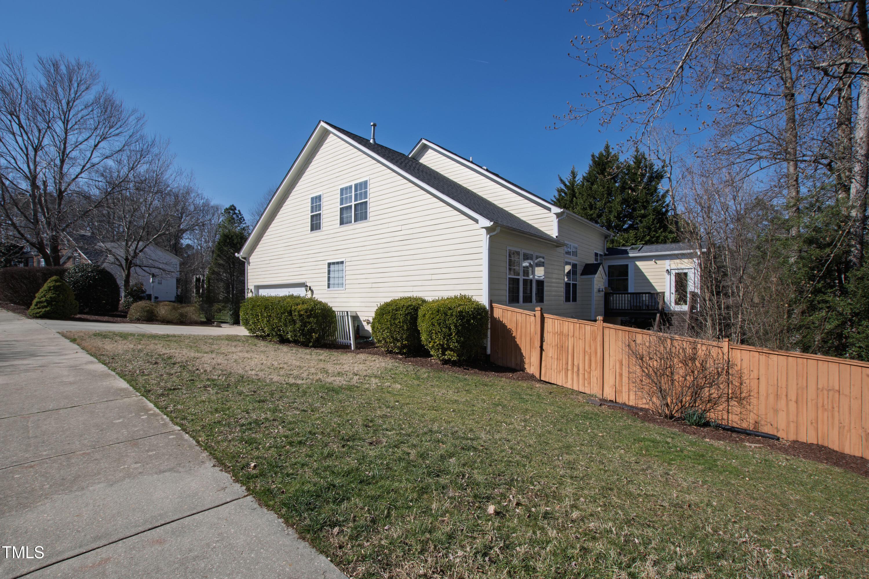 Raleigh, North Carolina 27614, United States, 4 Bedrooms Bedrooms, ,3 BathroomsBathrooms,Residential,Pending,76662