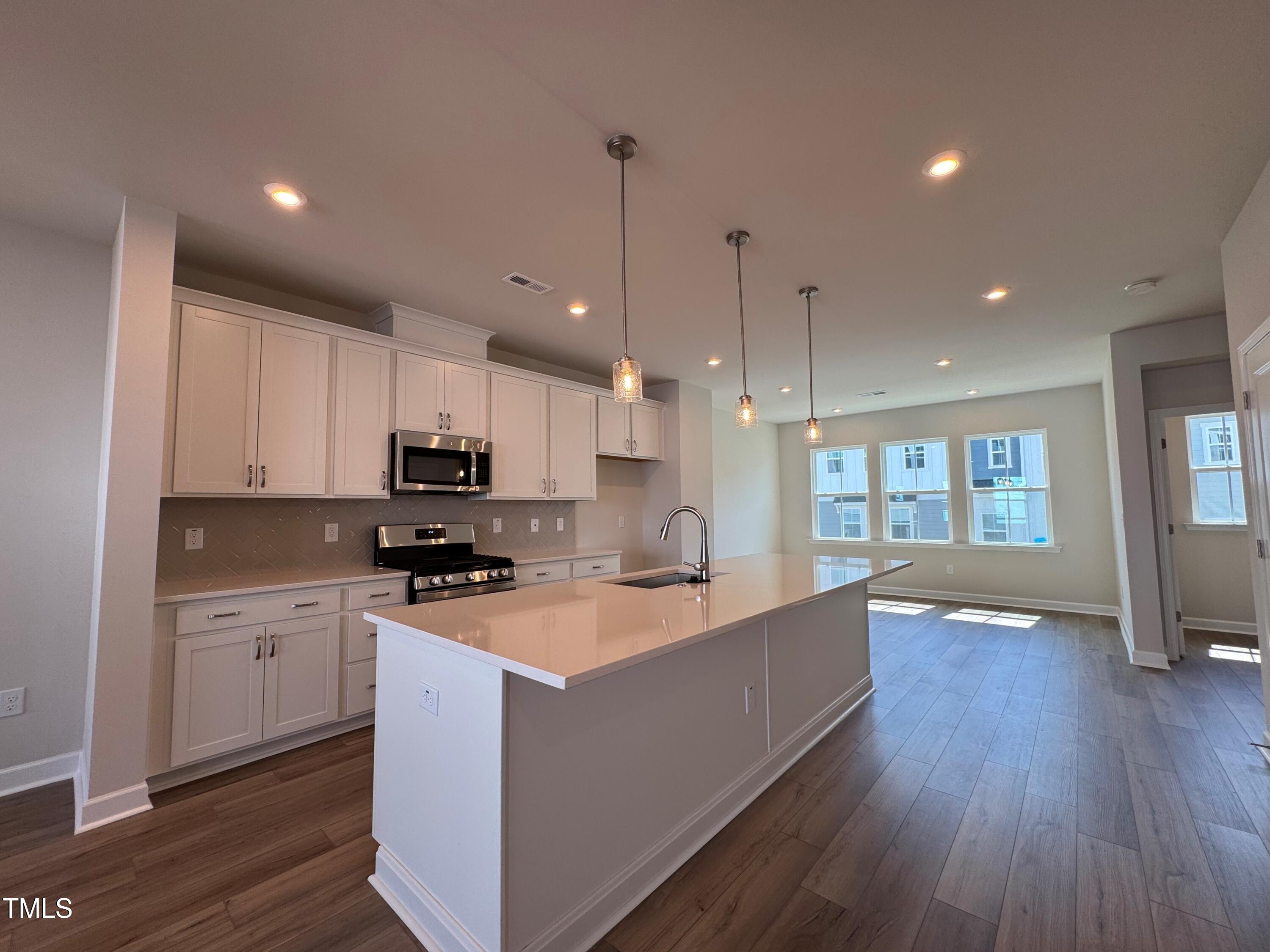 805 Hyperion Alley
