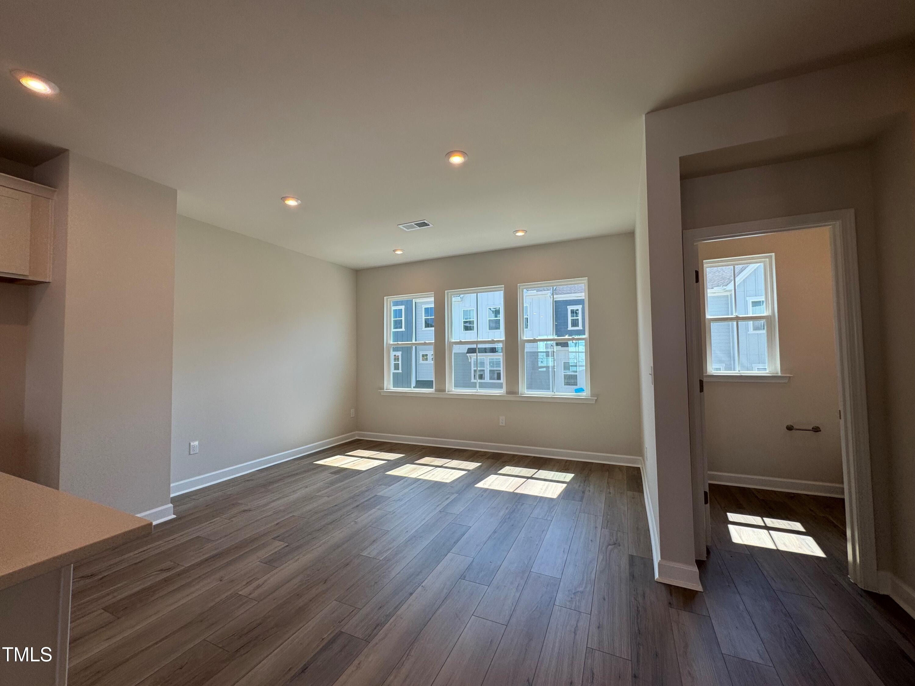 805 Hyperion Alley