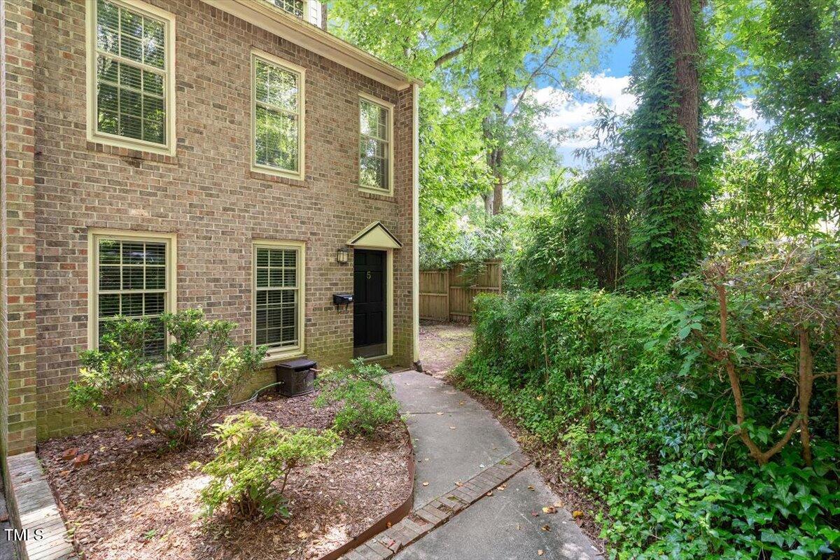 409 Smith Avenue Unit 105