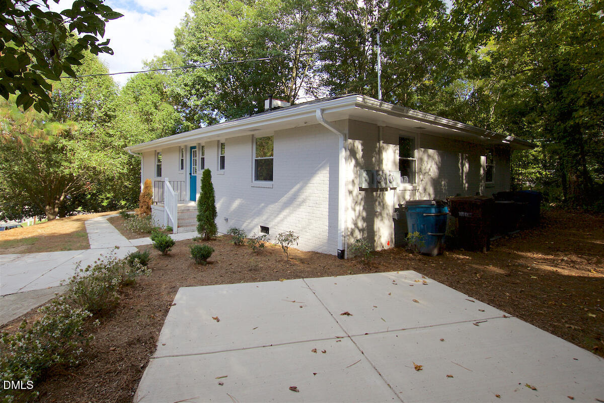 101 W Woodridge Drive