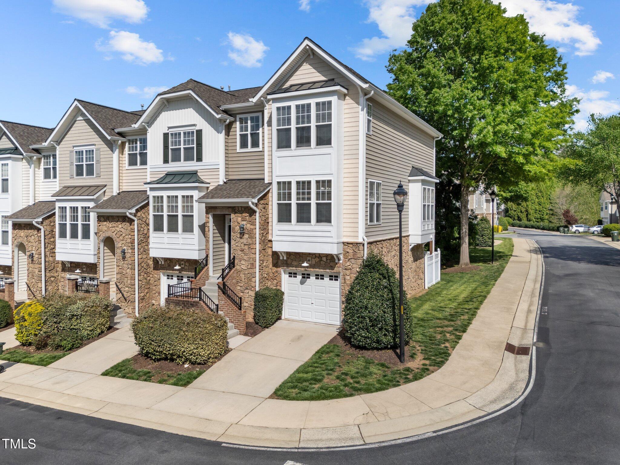 5702 Cameo Glass Way
