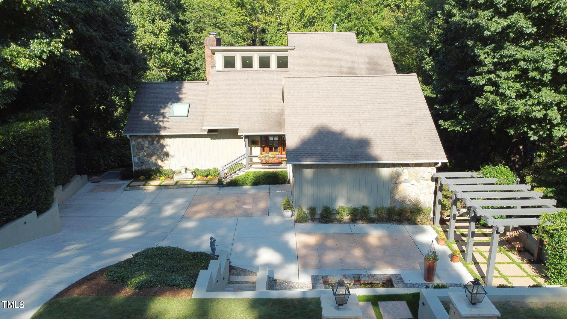 2213 Weybridge Drive