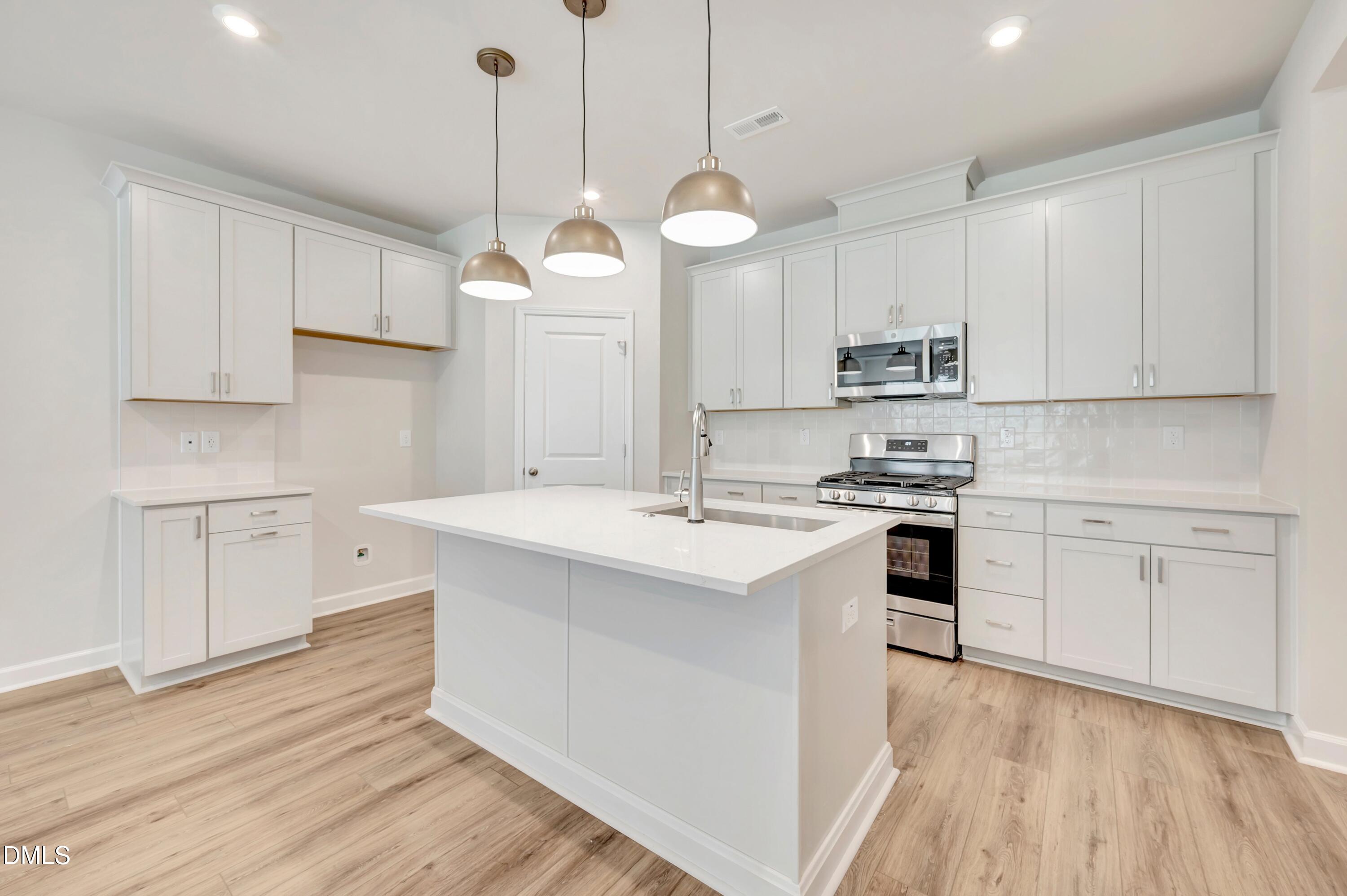 206 Solaire Alley