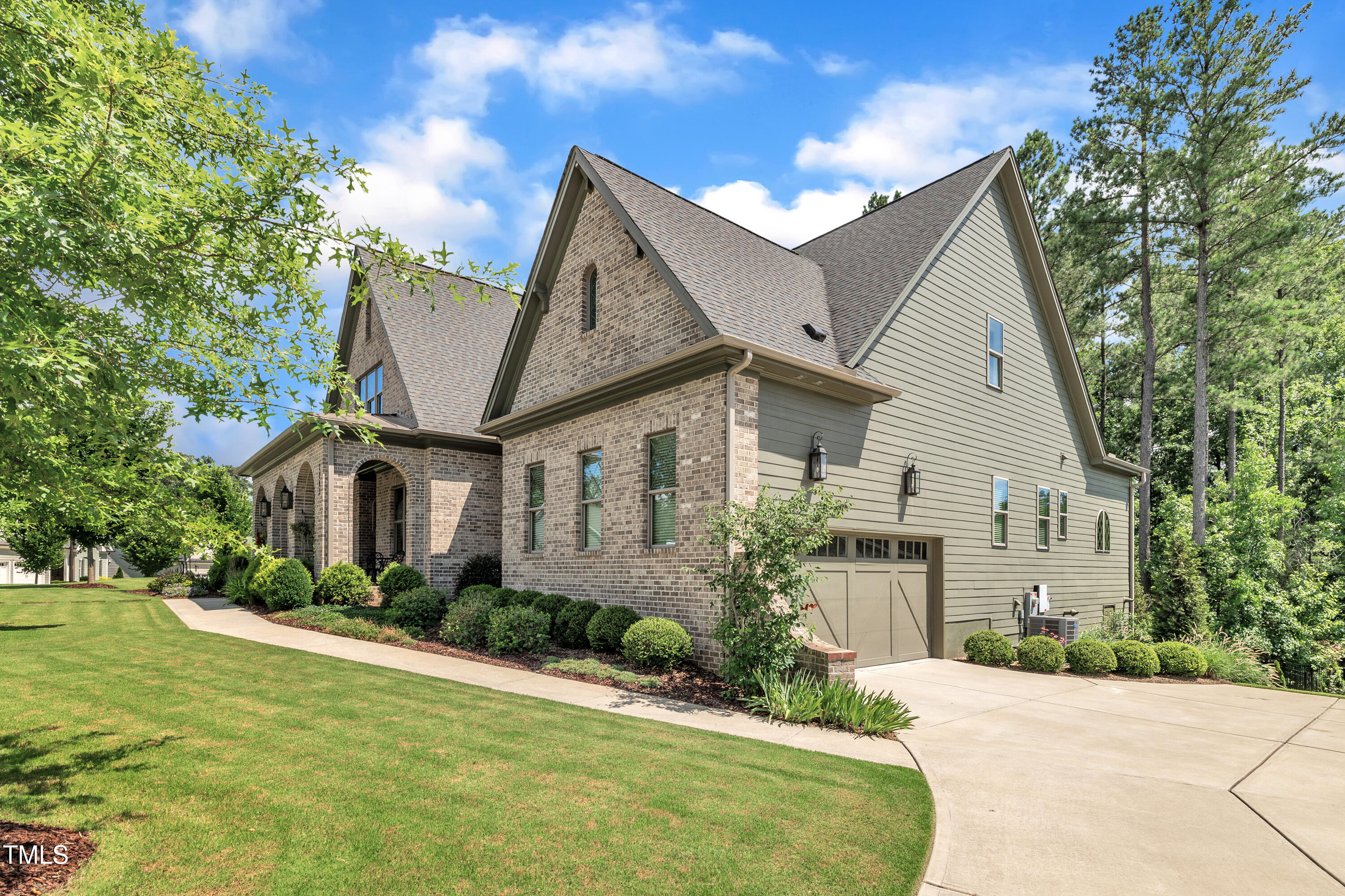 2203 Meadowcreek Drive