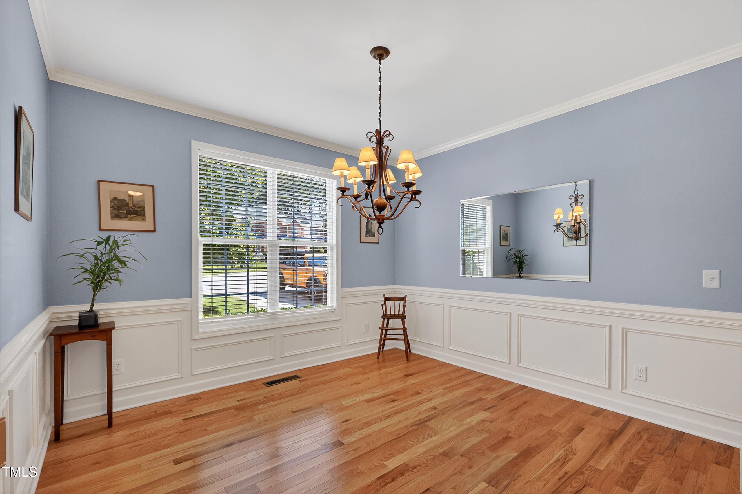1437 Lindenberg Square