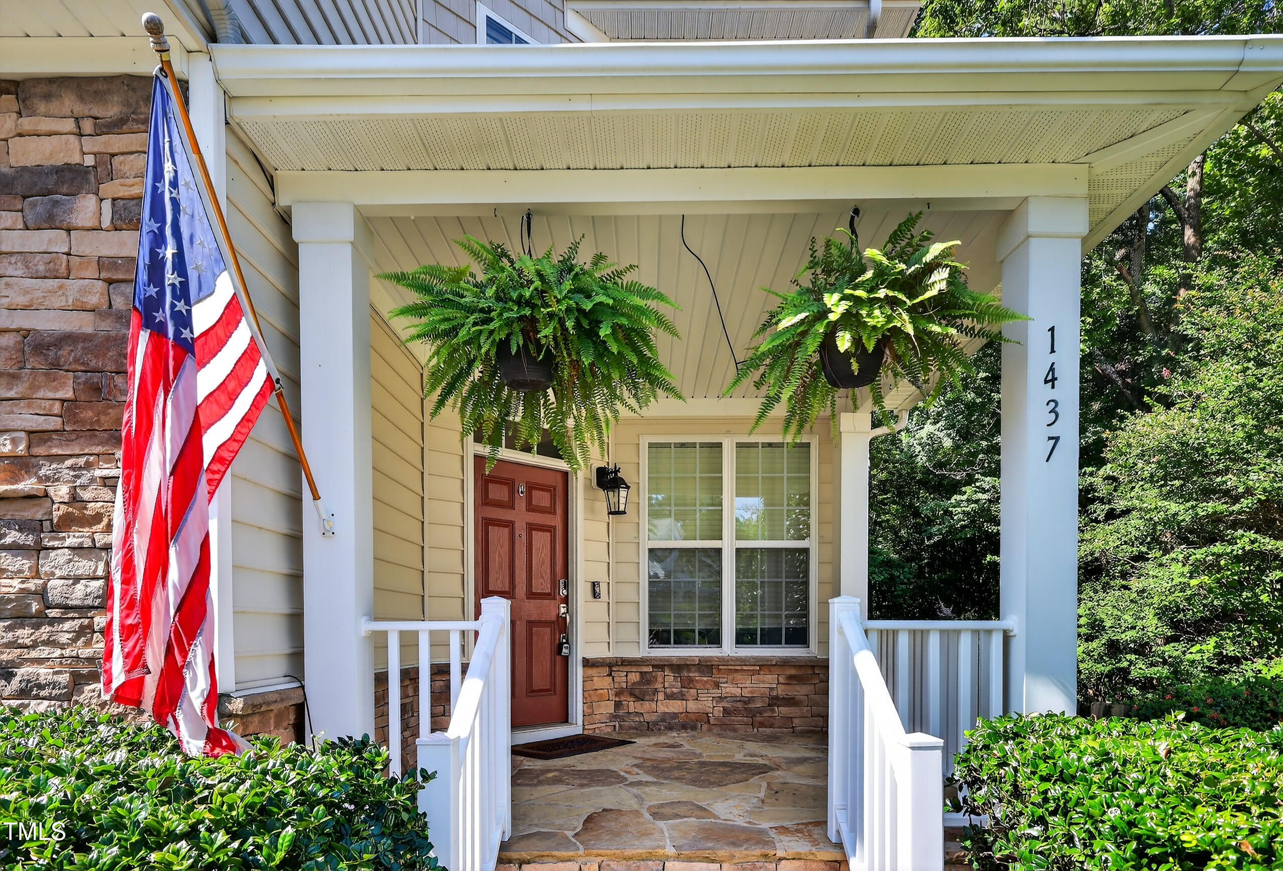 1437 Lindenberg Square