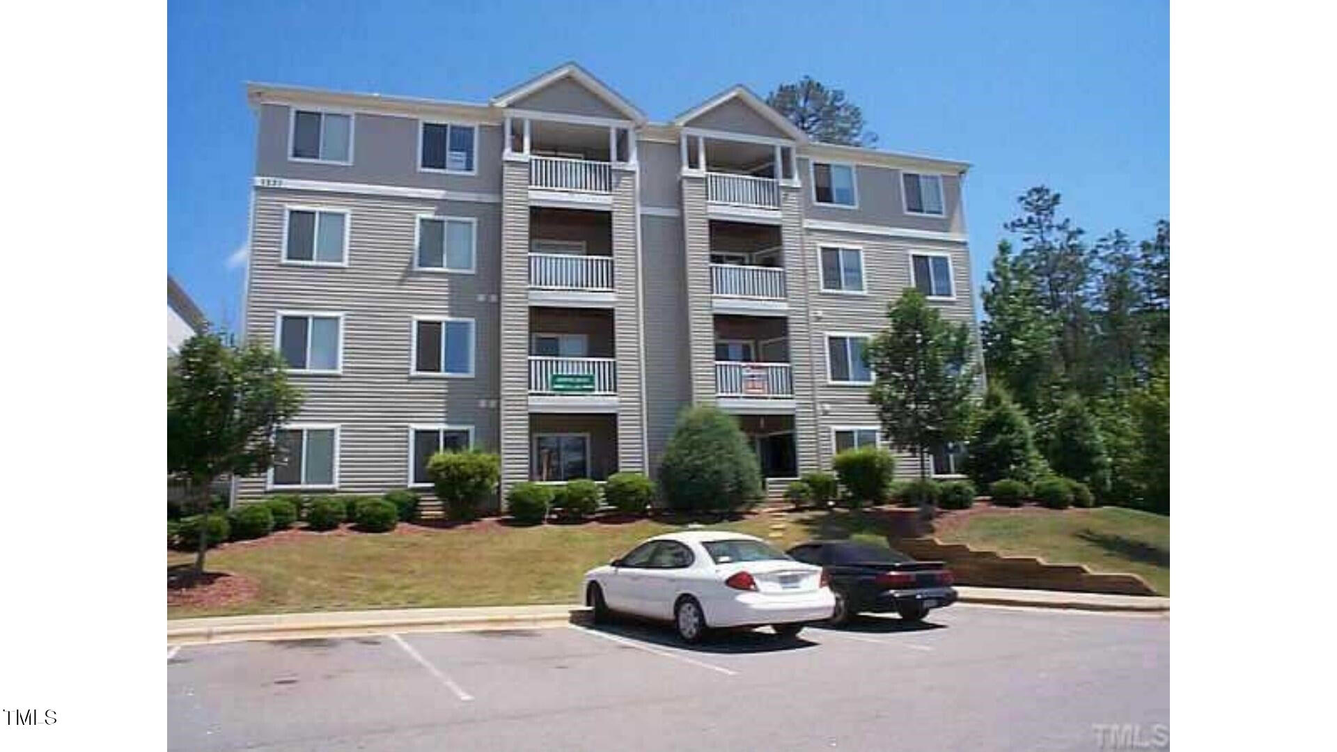 1221 University Court 203