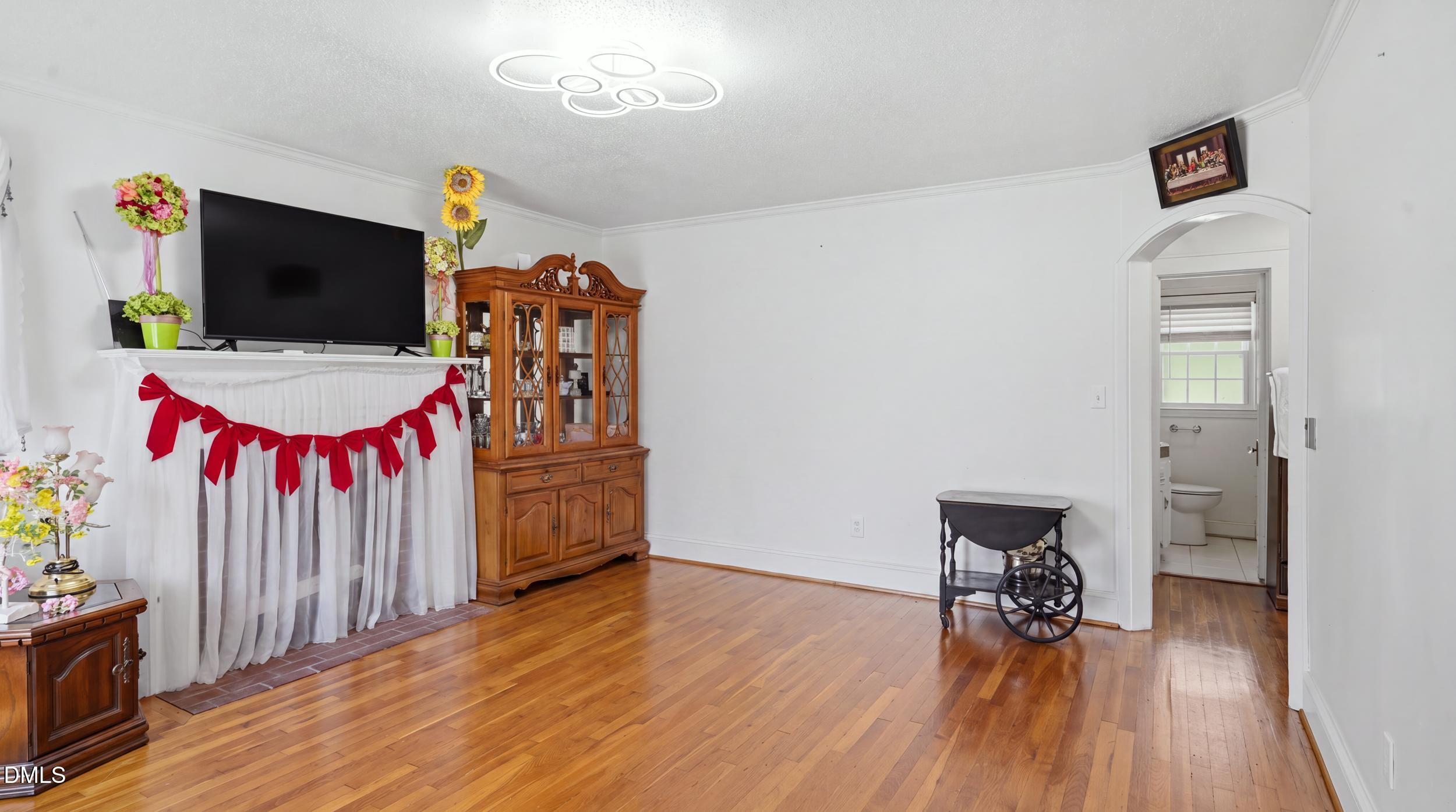 325 W Gilbreath Street