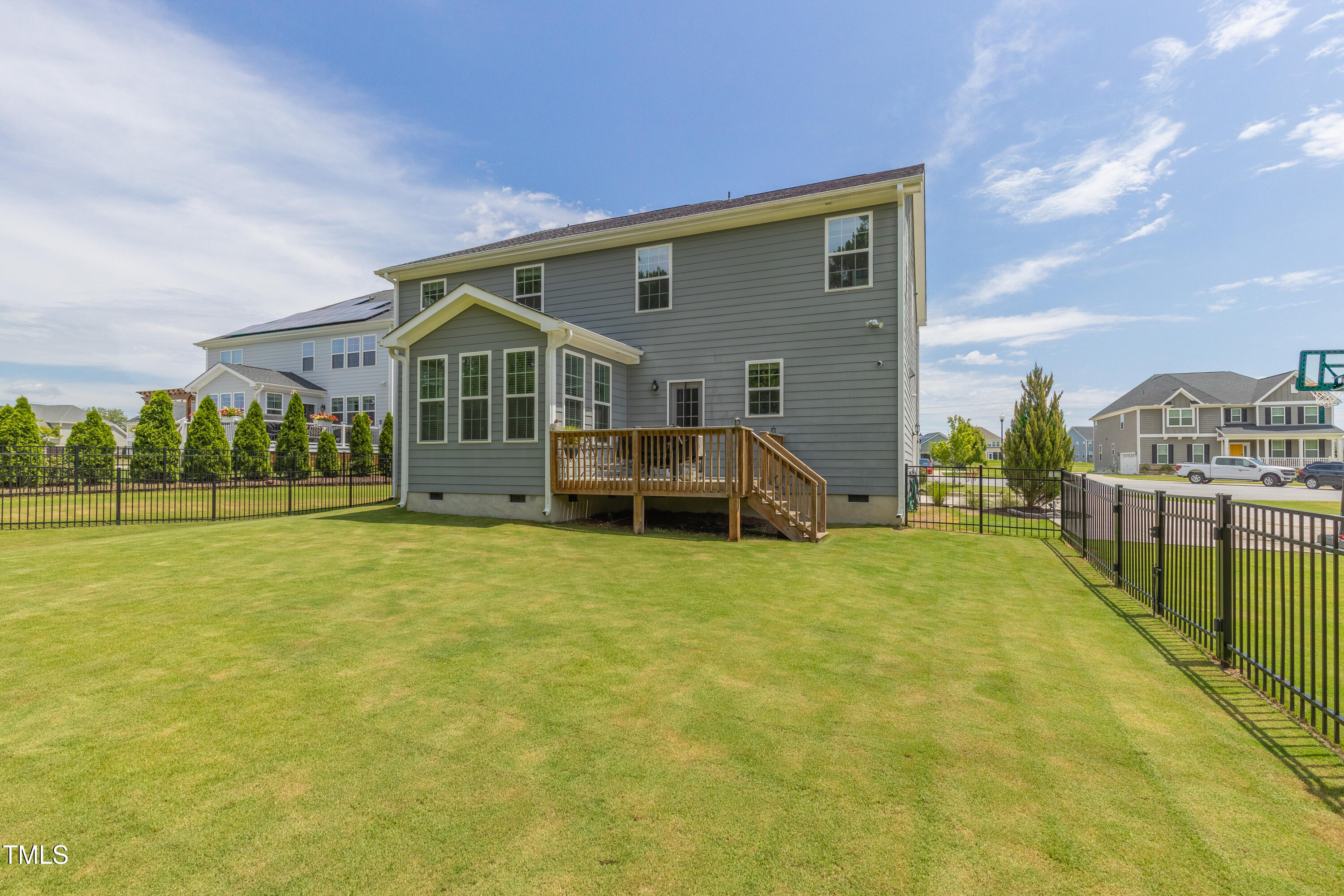 470 E Wellesley Drive