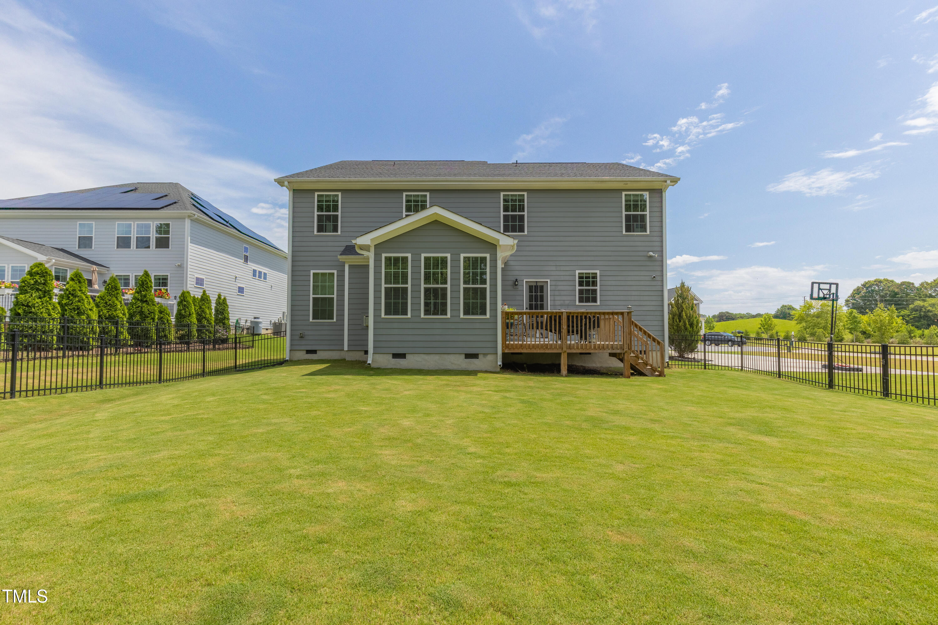 470 E Wellesley Drive