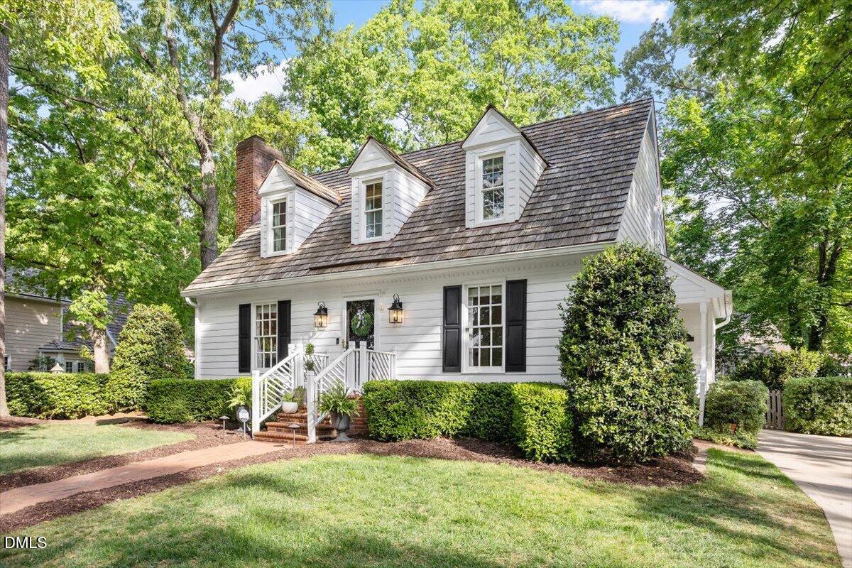 2220 Middlefield Court