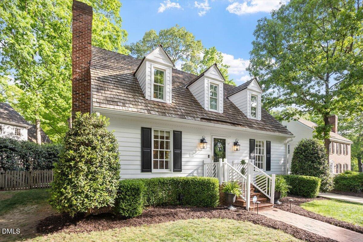 2220 Middlefield Court