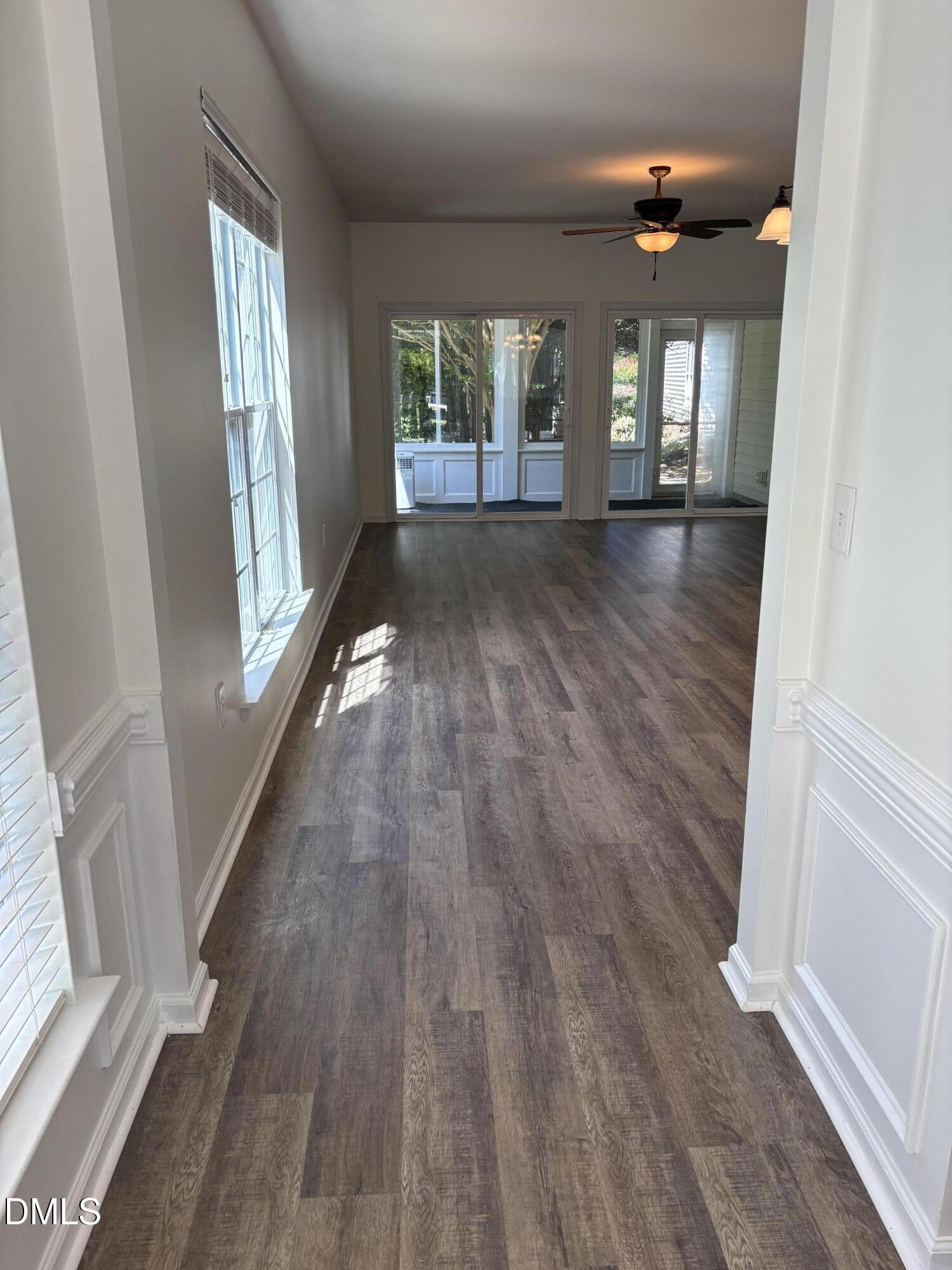 542 Tomkins Loop