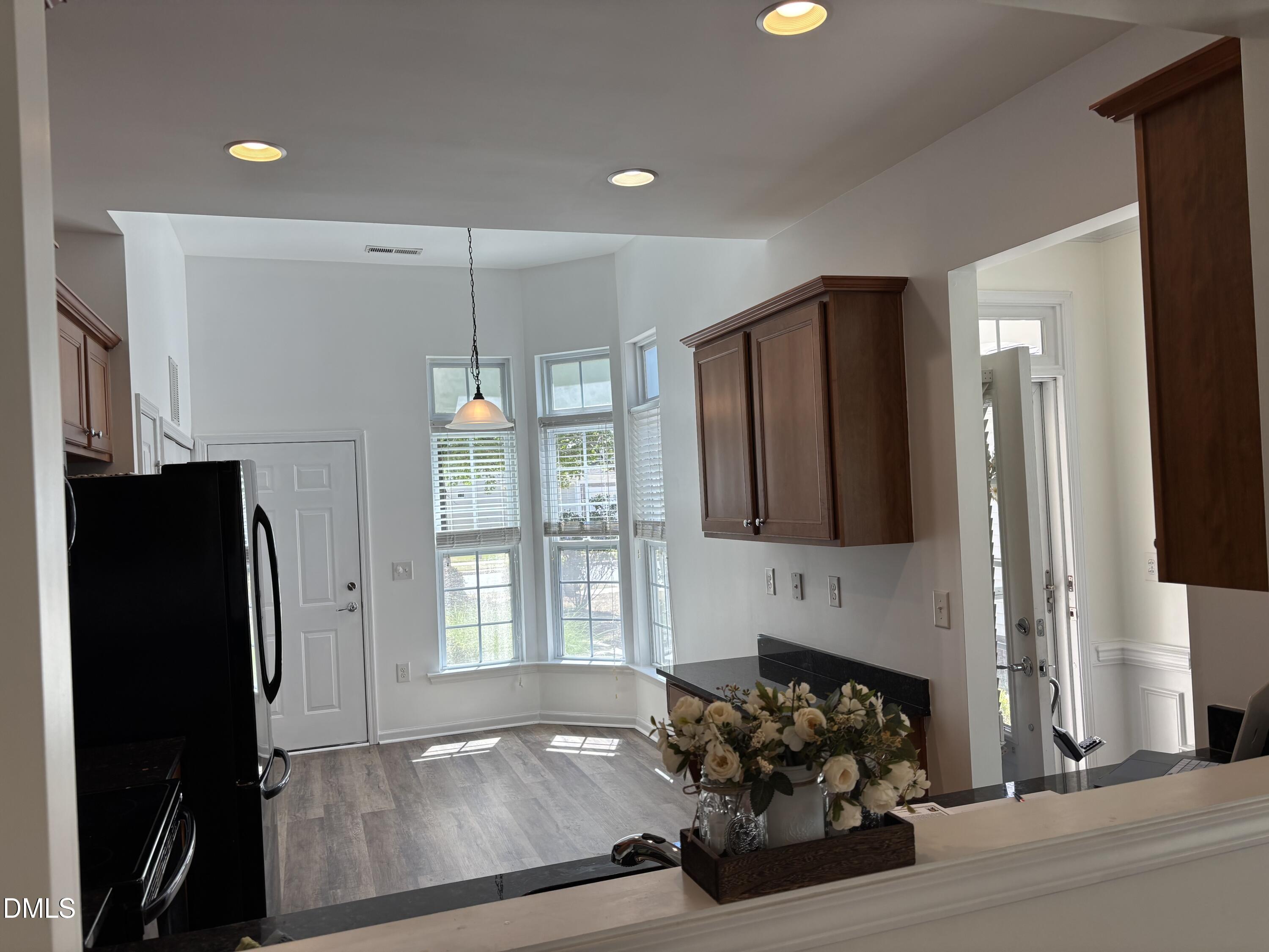 542 Tomkins Loop
