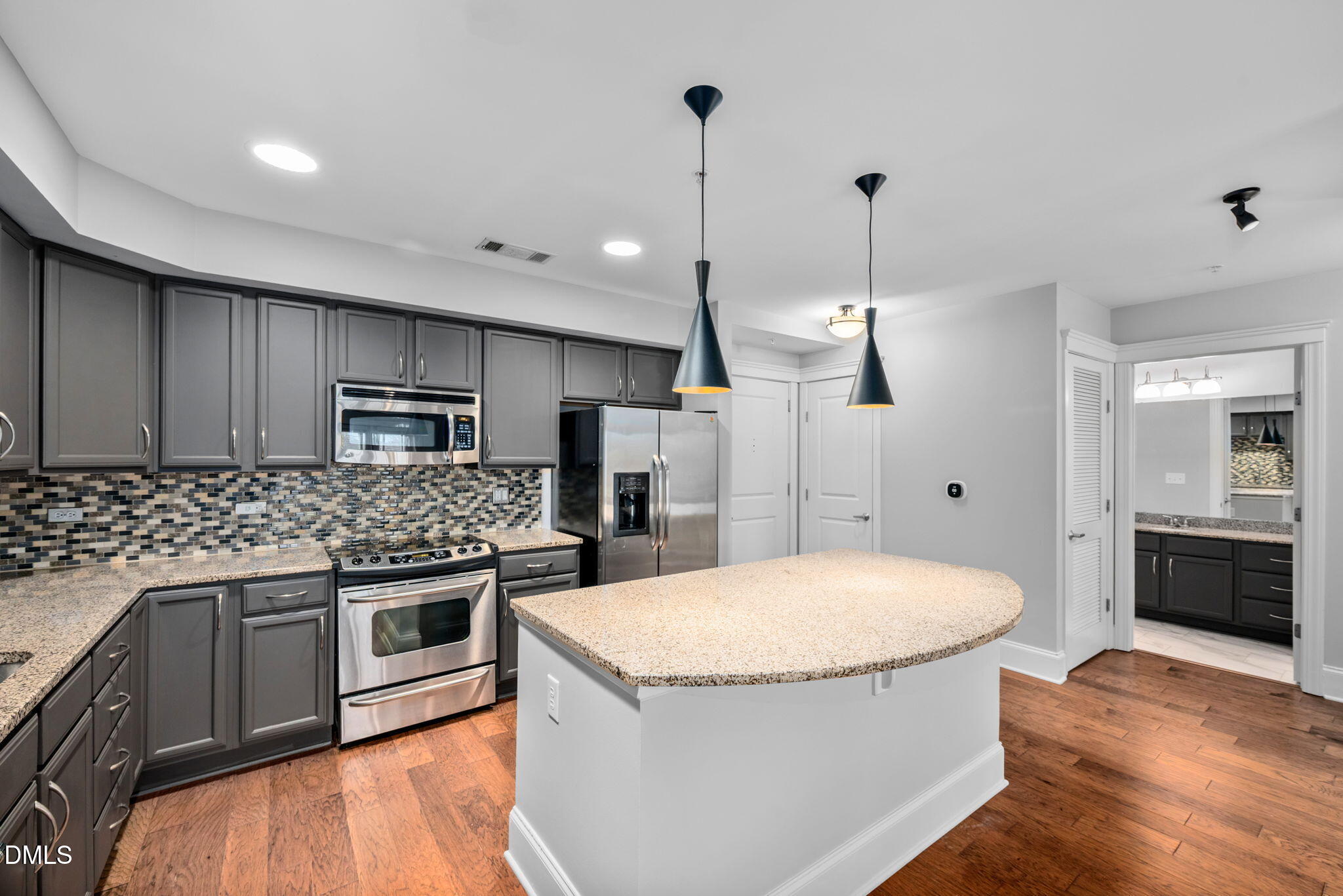 222 Glenwood Avenue 607