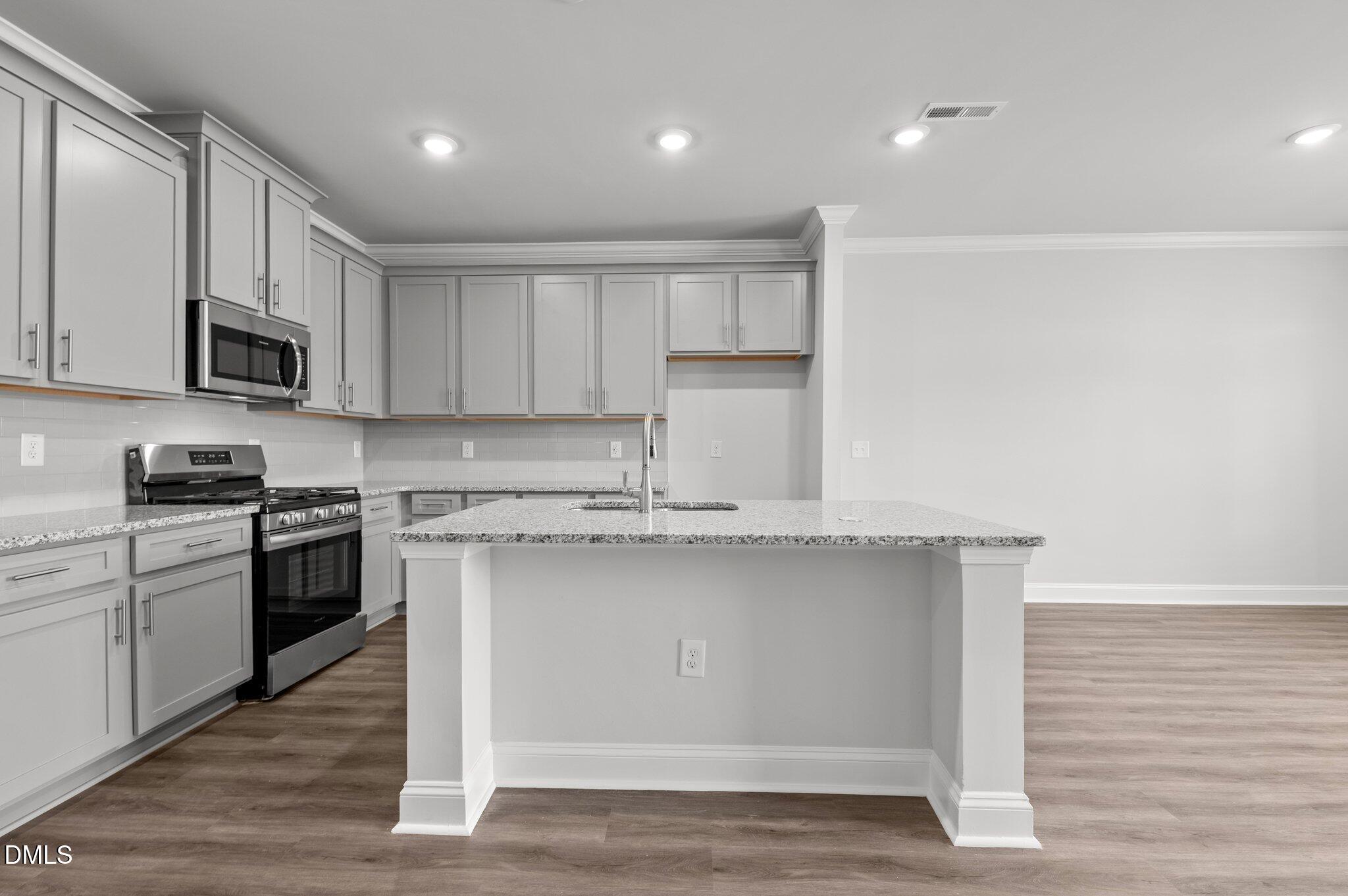 943 Alma Railway Drive 558