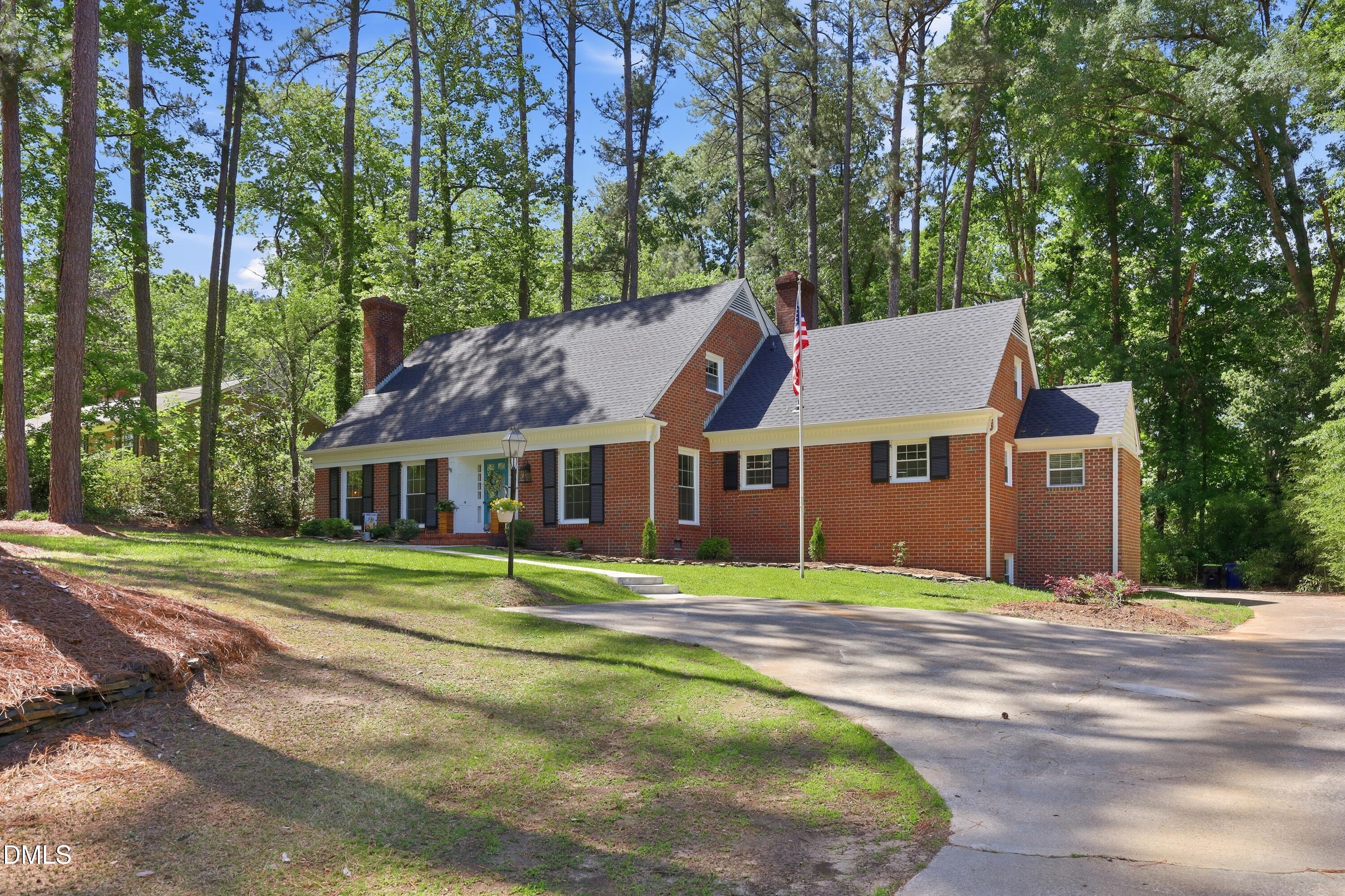 612 W Chisholm