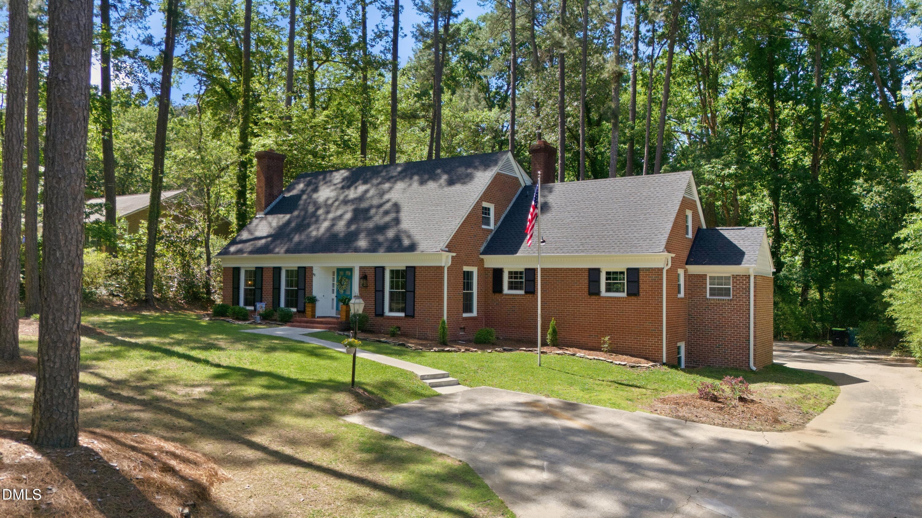 612 W Chisholm