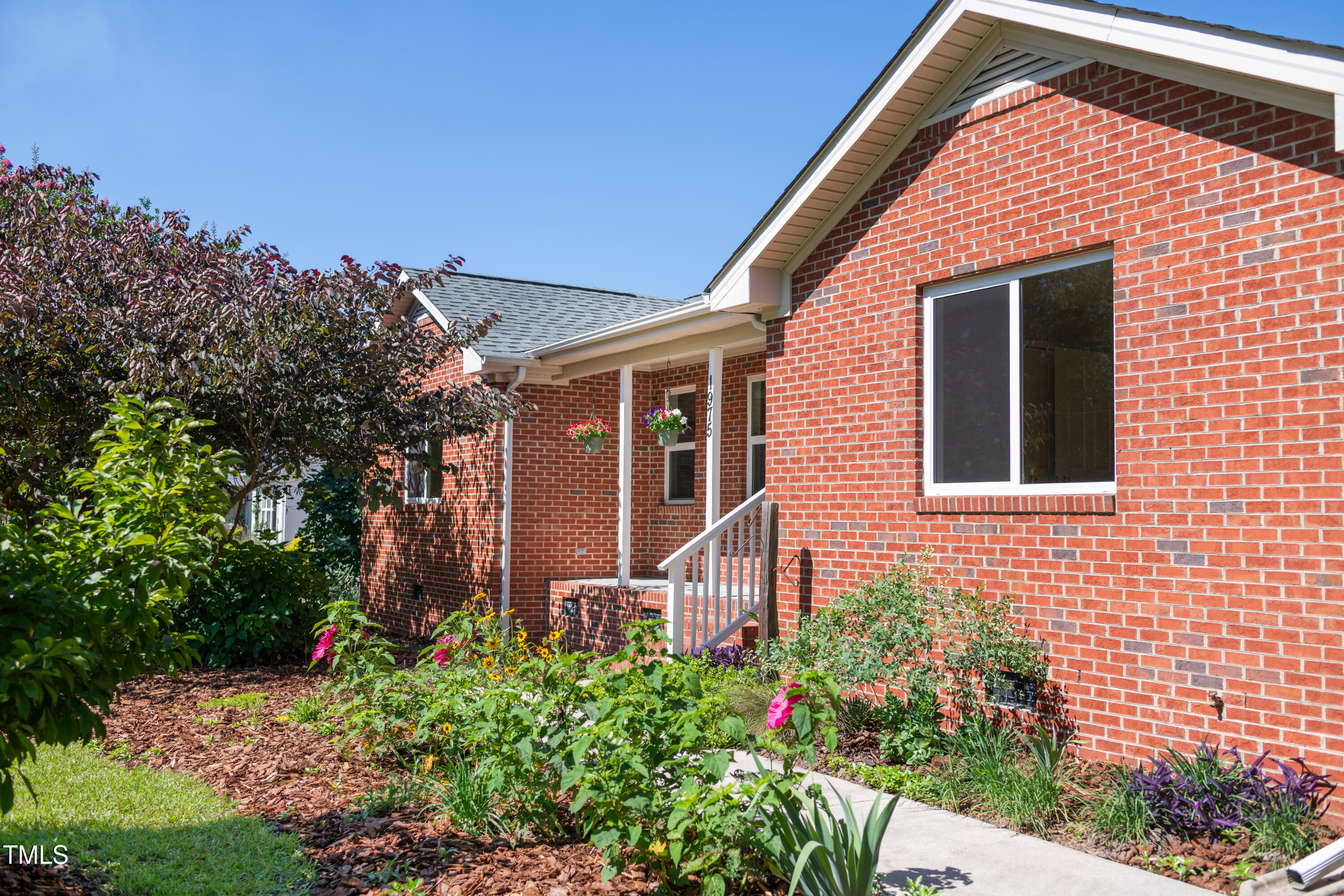1975 Oakridge Duncan Road