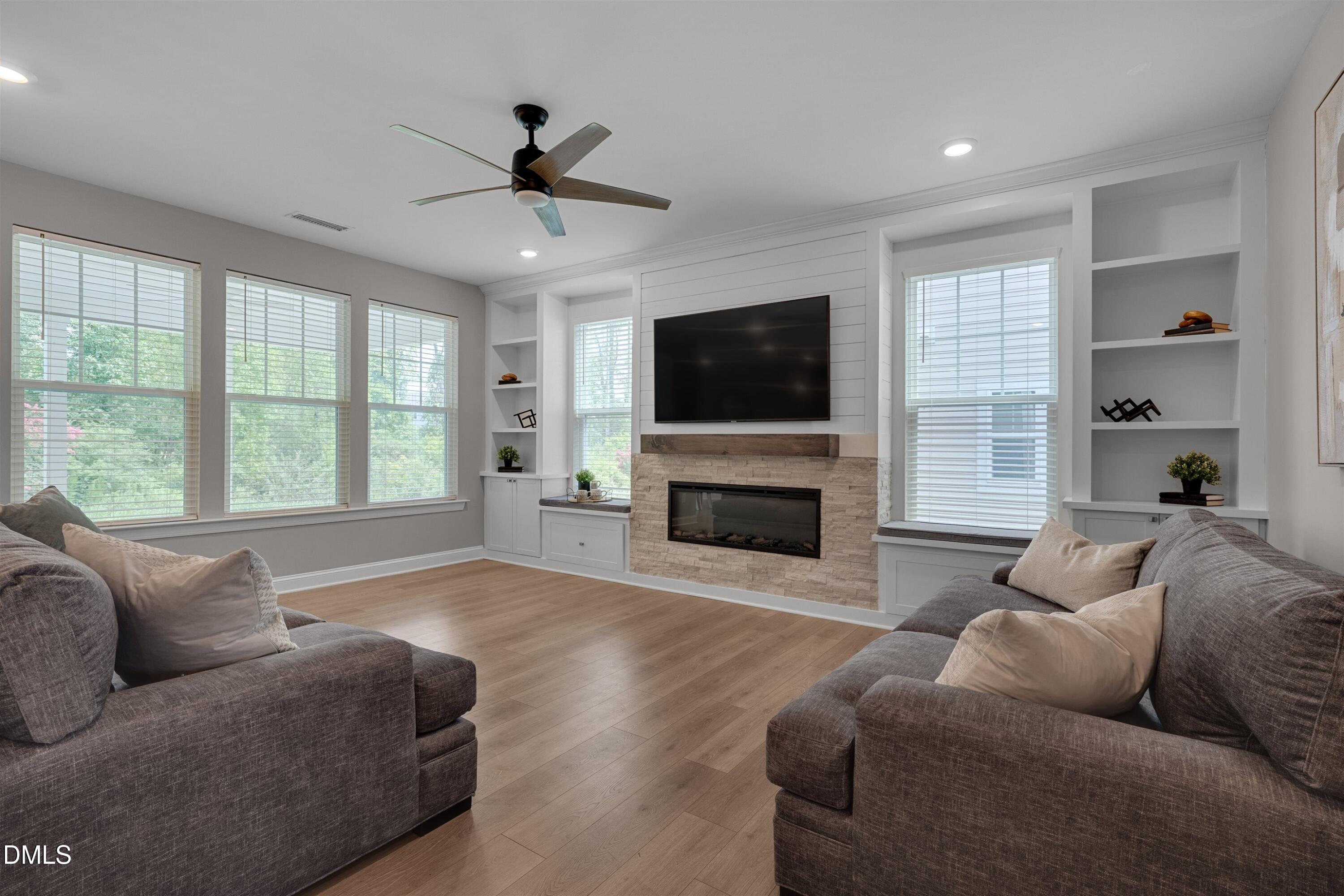 305 Southerland Shire Lane