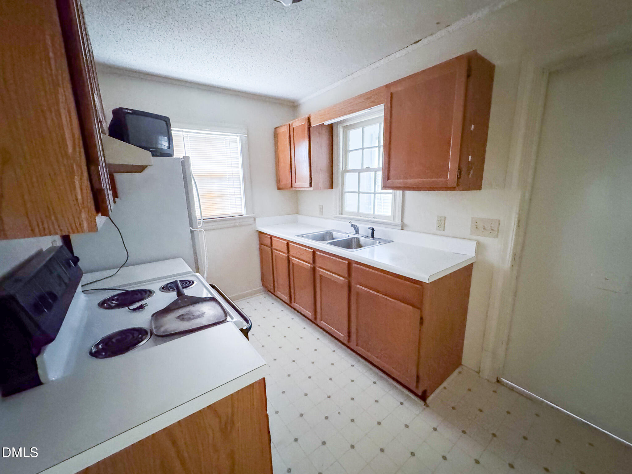 38 W Waddell Drive