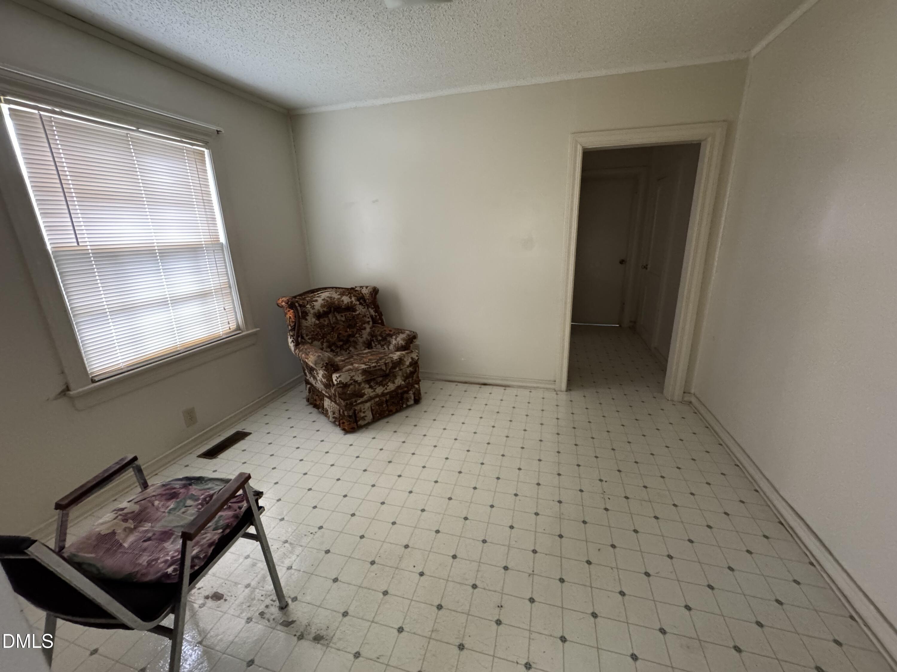 38 W Waddell Drive