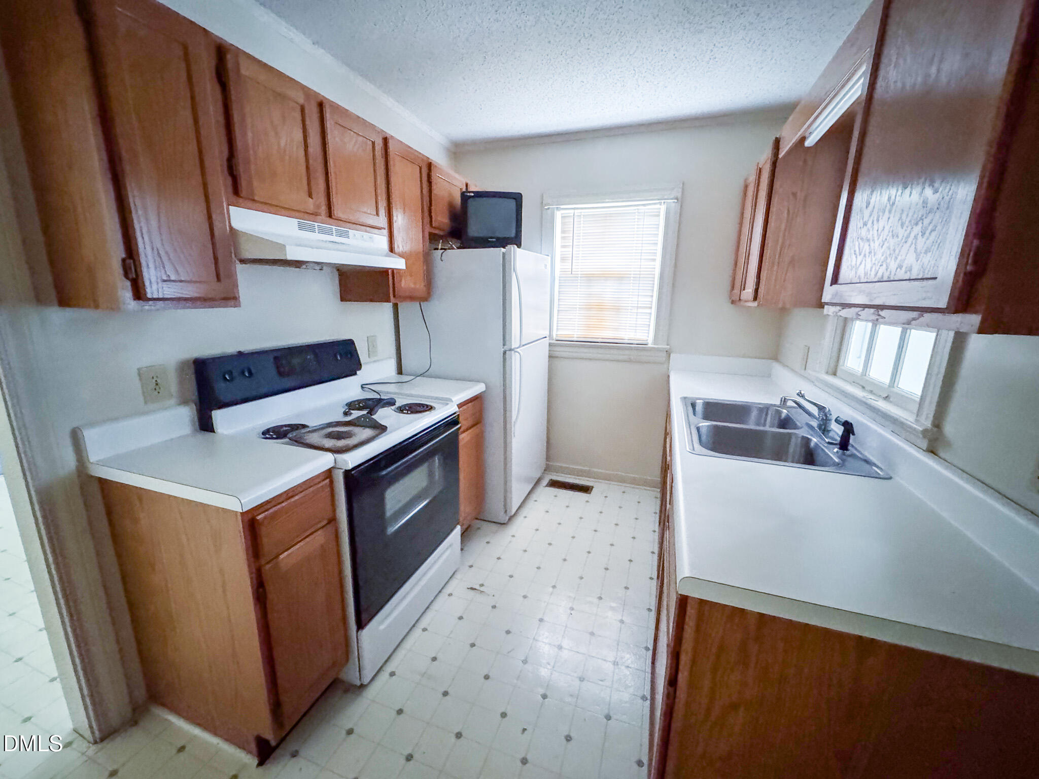 38 W Waddell Drive