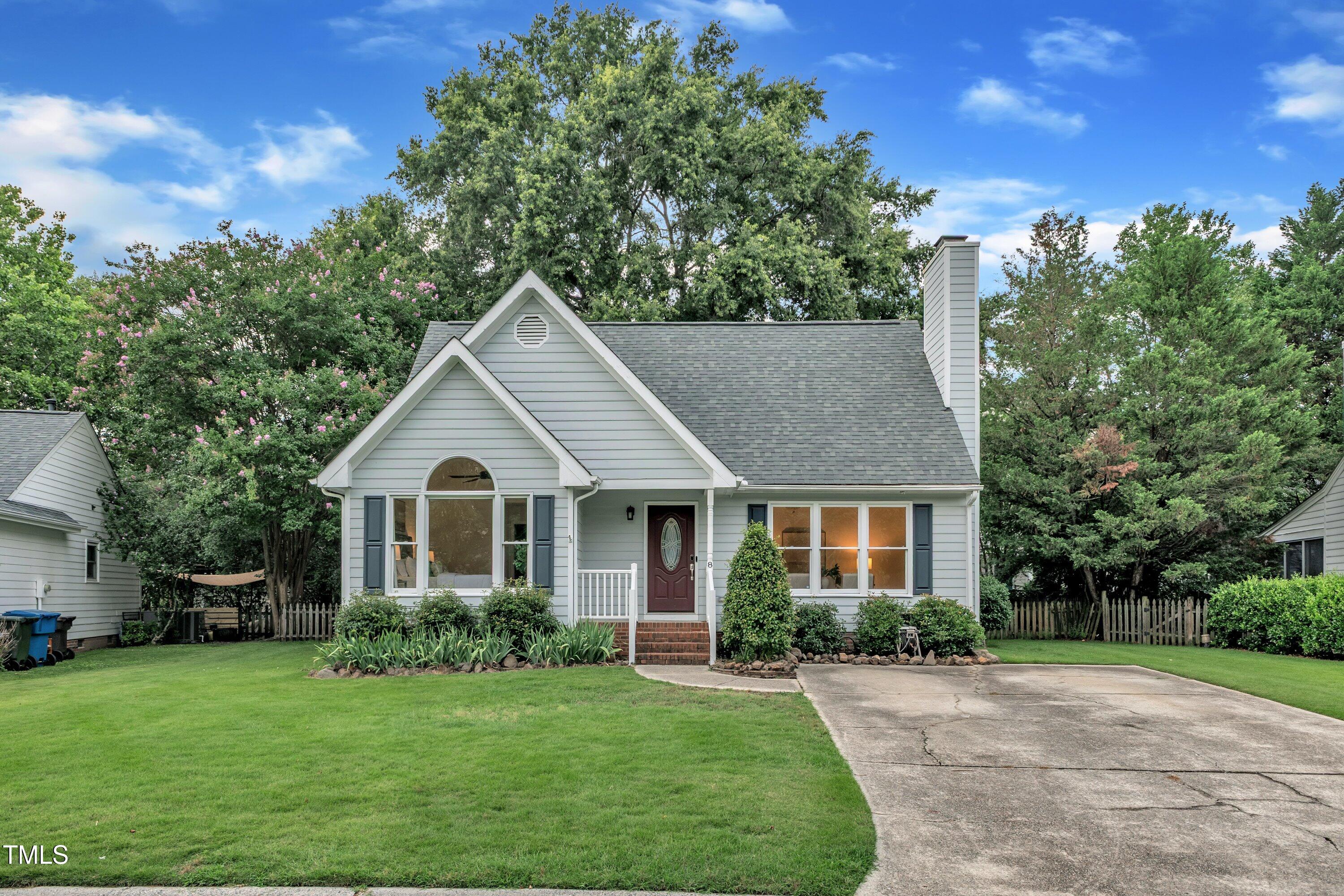 8 Great Oak Court