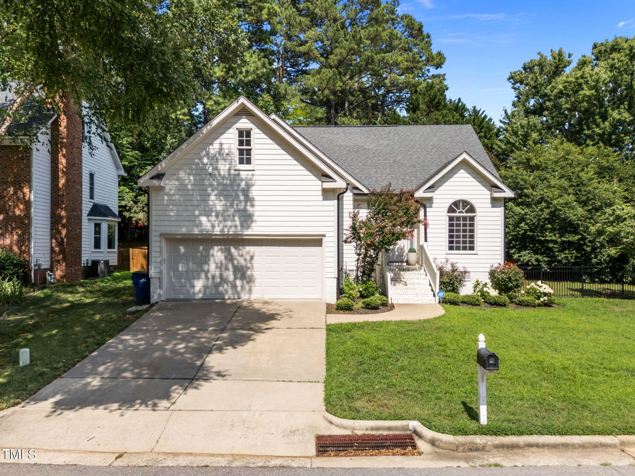 2104 Longwood Drive